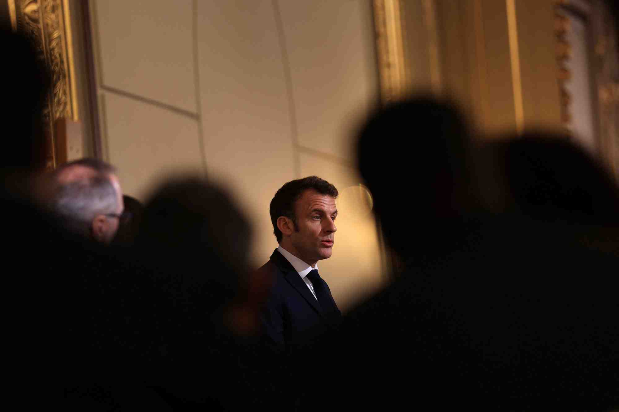 Emmanuel Macron a annoncé dimanche qu'un projet de loi ouvrant une aide à mourir sous conditions strictes serait présenté en avril en Conseil des ministres.