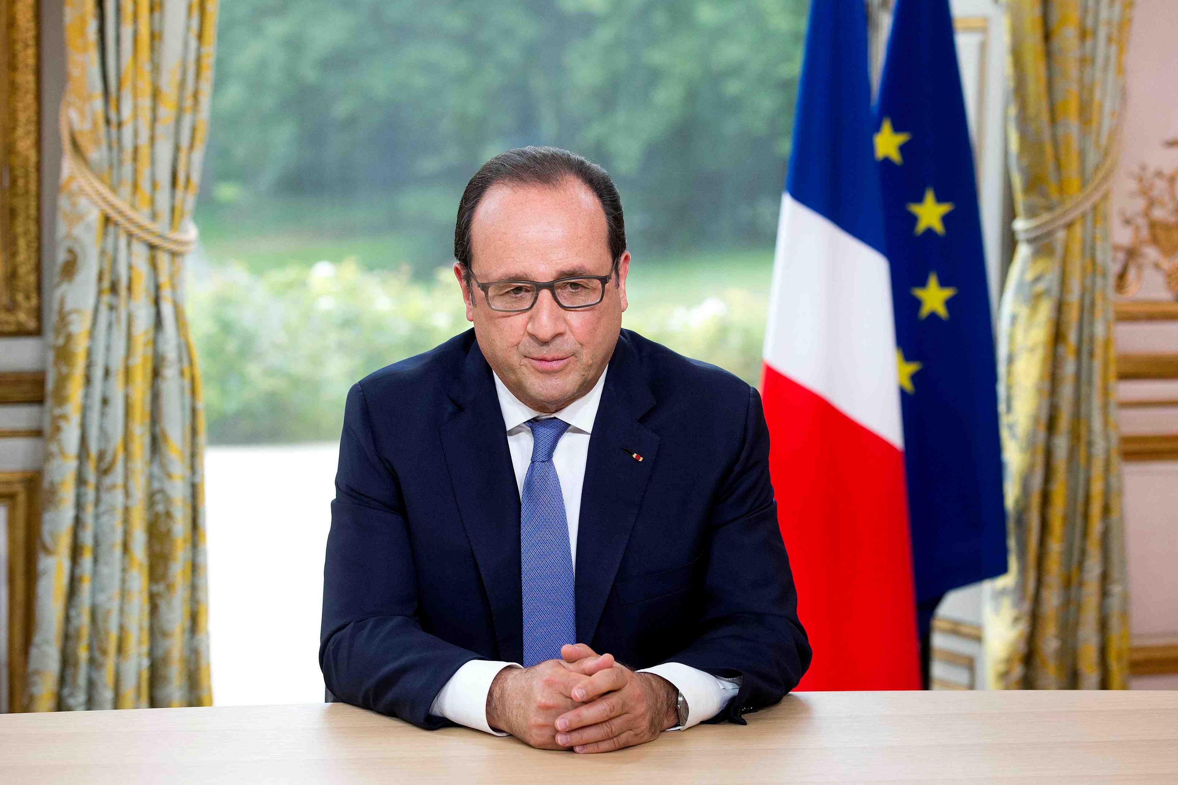 Francois hollande evoque la creation d'un parlement de la zone euro
