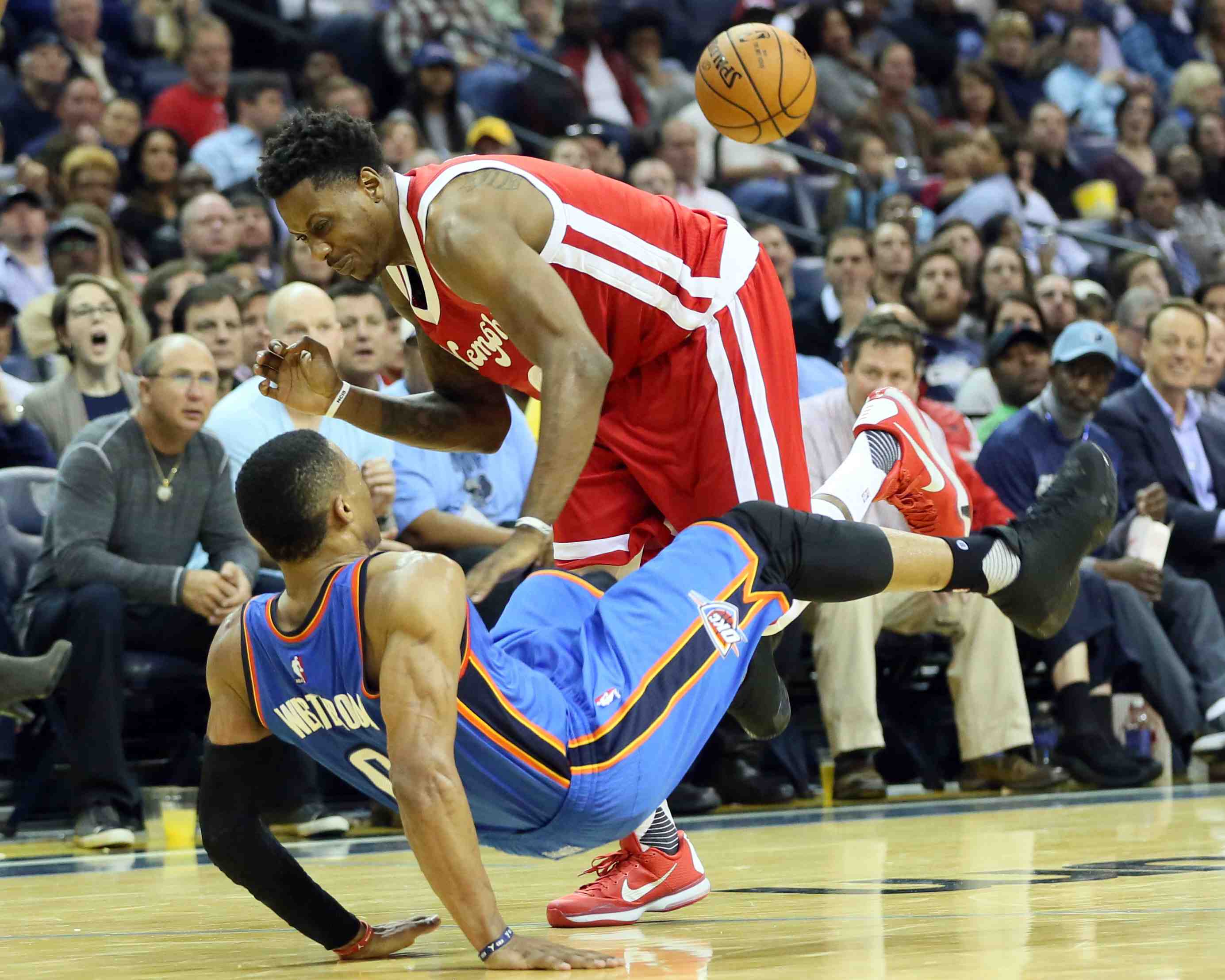 San antonio confirme, oklahoma et houston encore battus