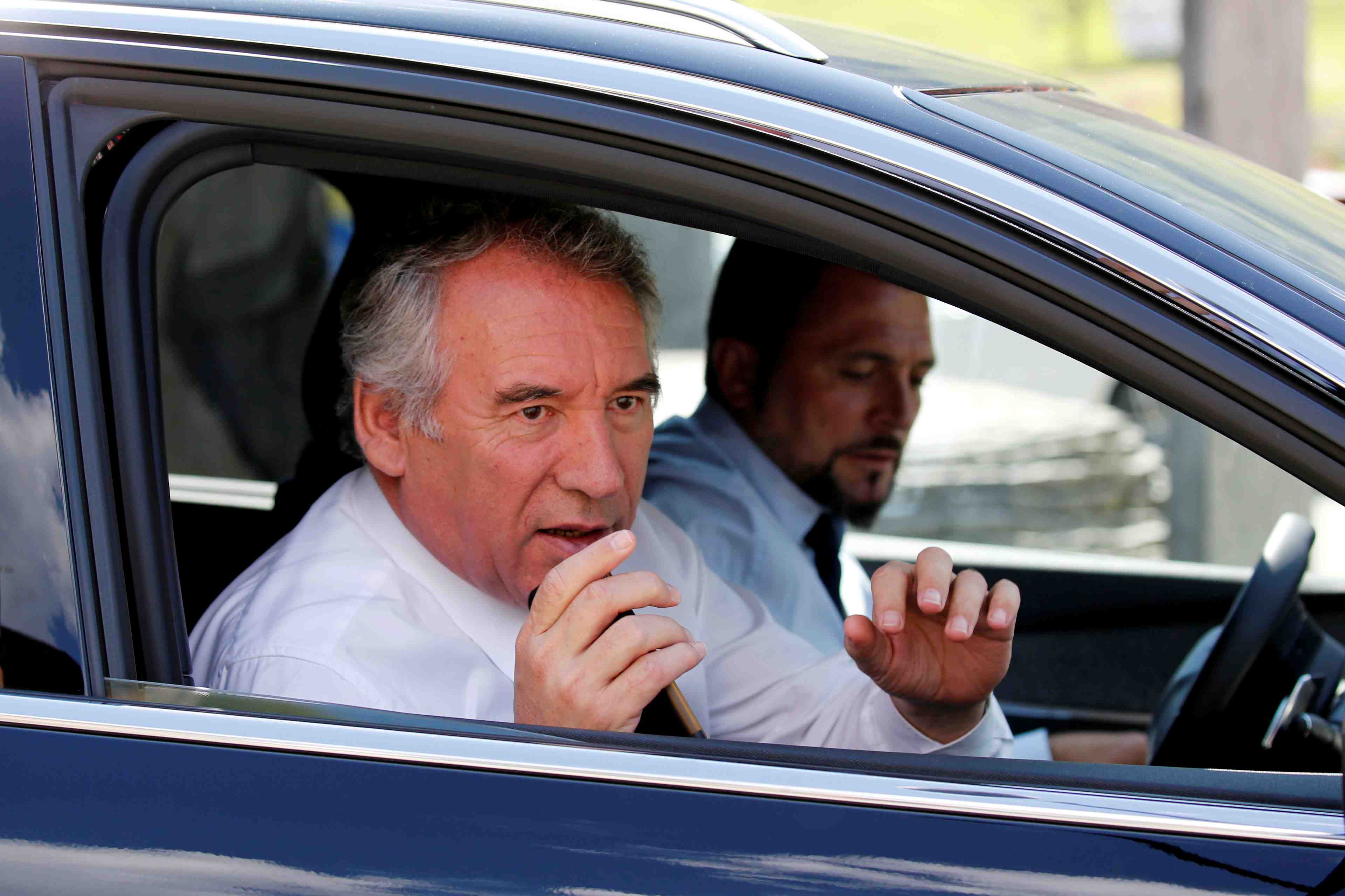 "les francais ne voient plus ou conduisent les reformes", dit bayrou