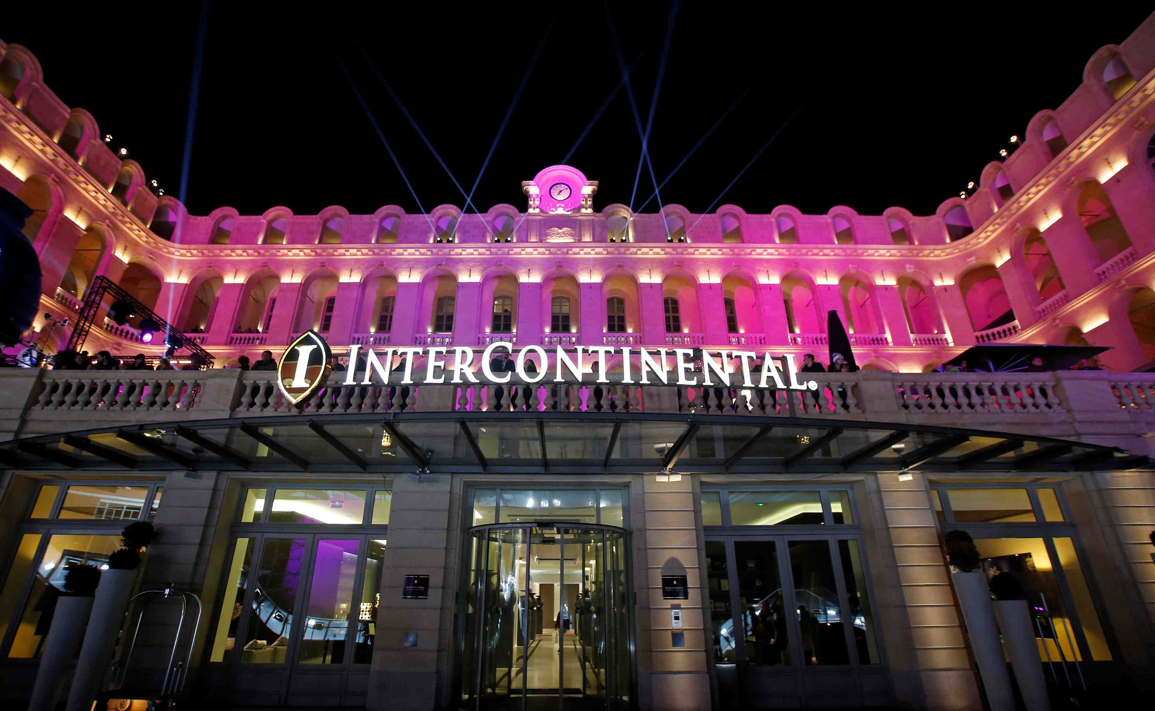 Ihg rachete pour 500 millions de dollars d'actions, l'activite en hausse au 3e trimestre