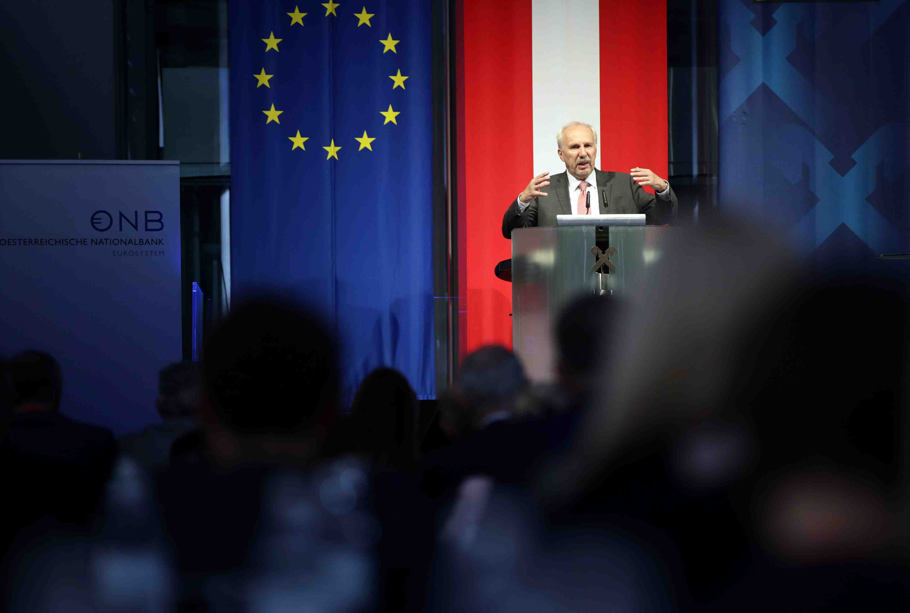 Nowotny (bce) plaide pour l'emission d'"eurobonds"