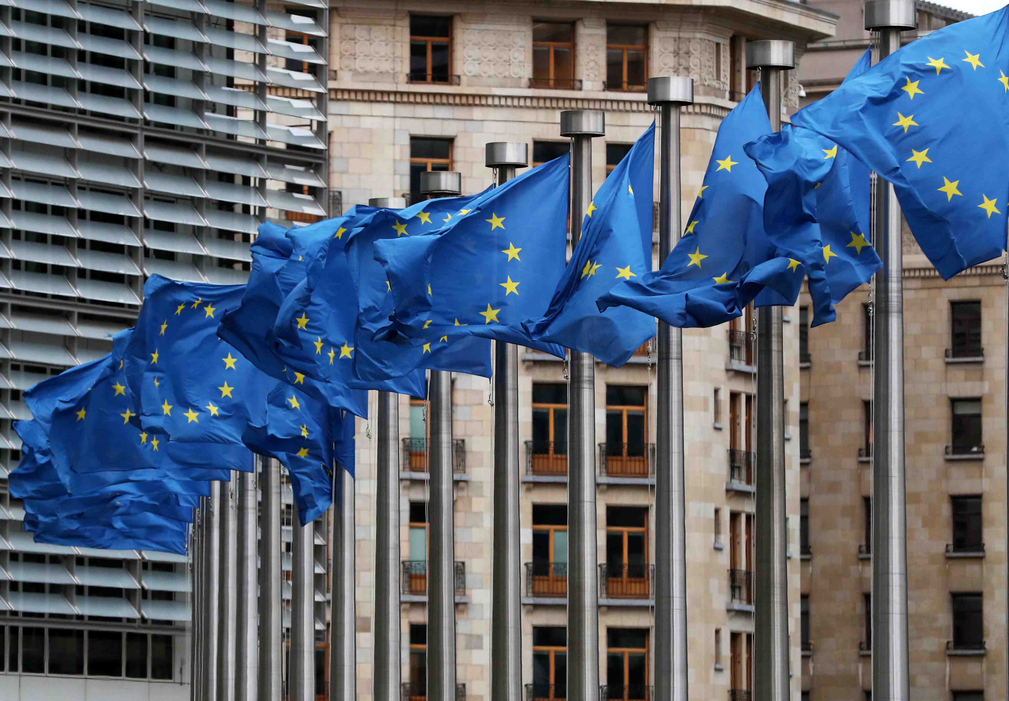 La commission europeenne avertit la france et la belgique sur leurs comptes publics