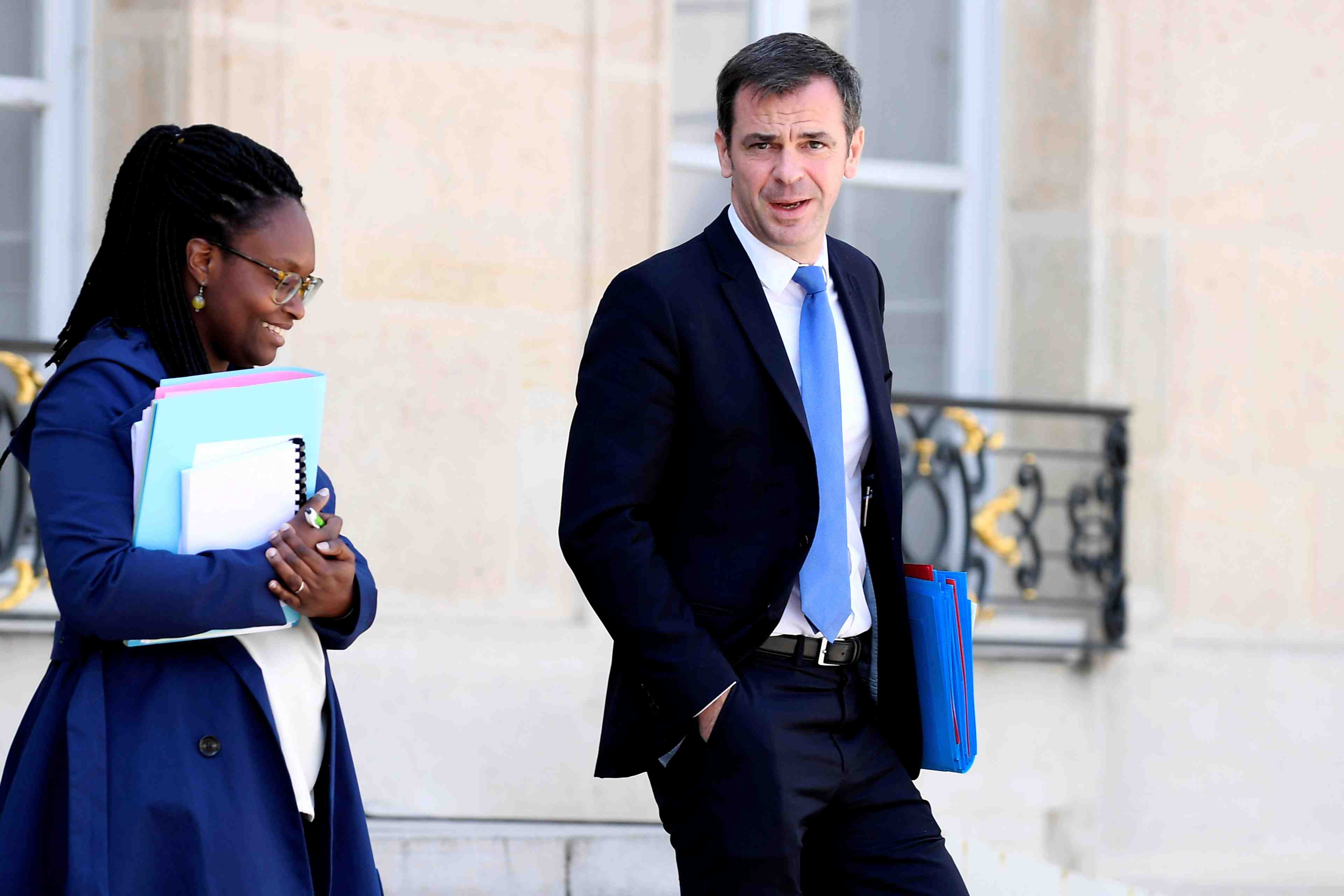 France: olivier veran promet un plan pour l'hopital d'ici l'ete