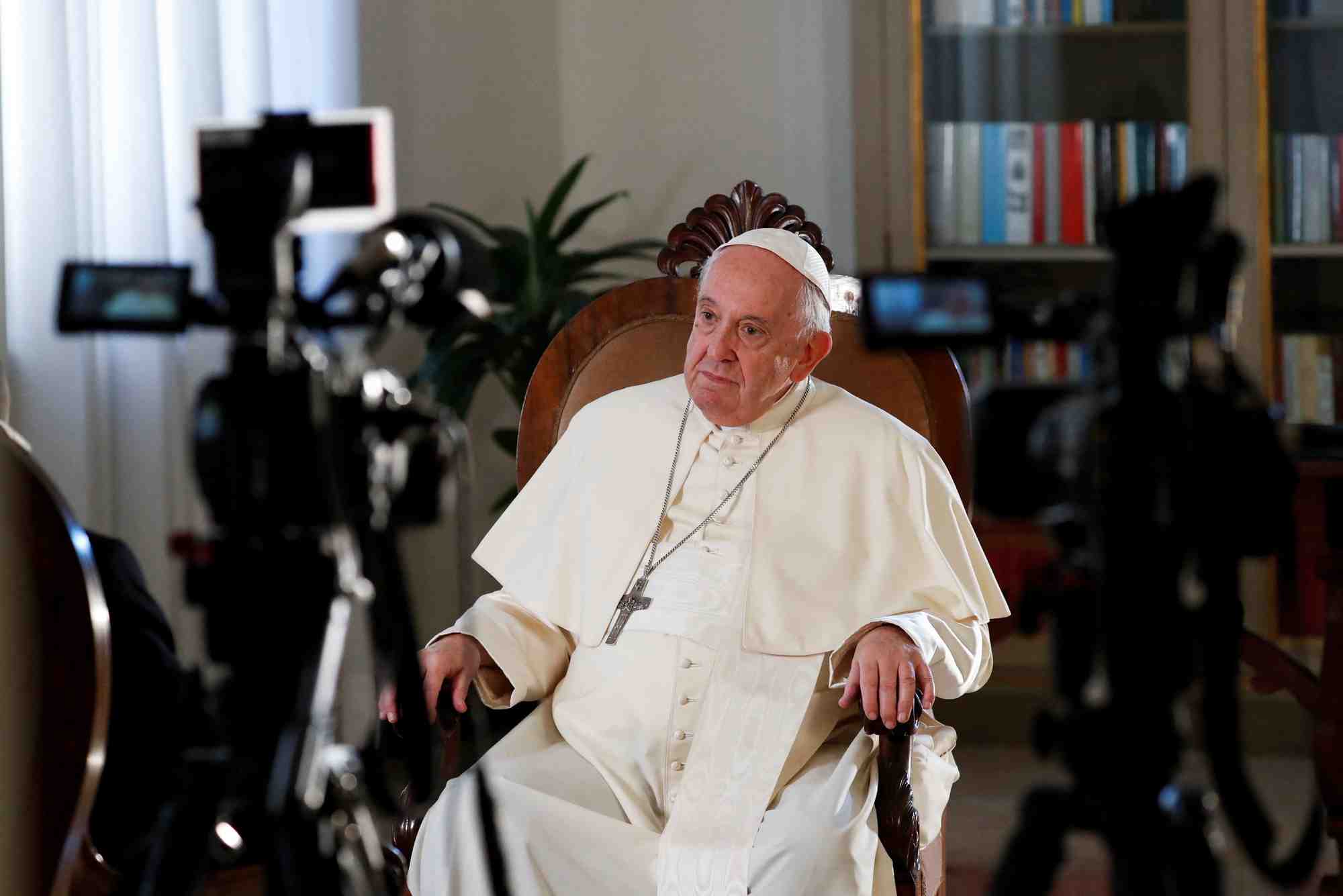 Le pape francois dement envisager une demission prochaine
