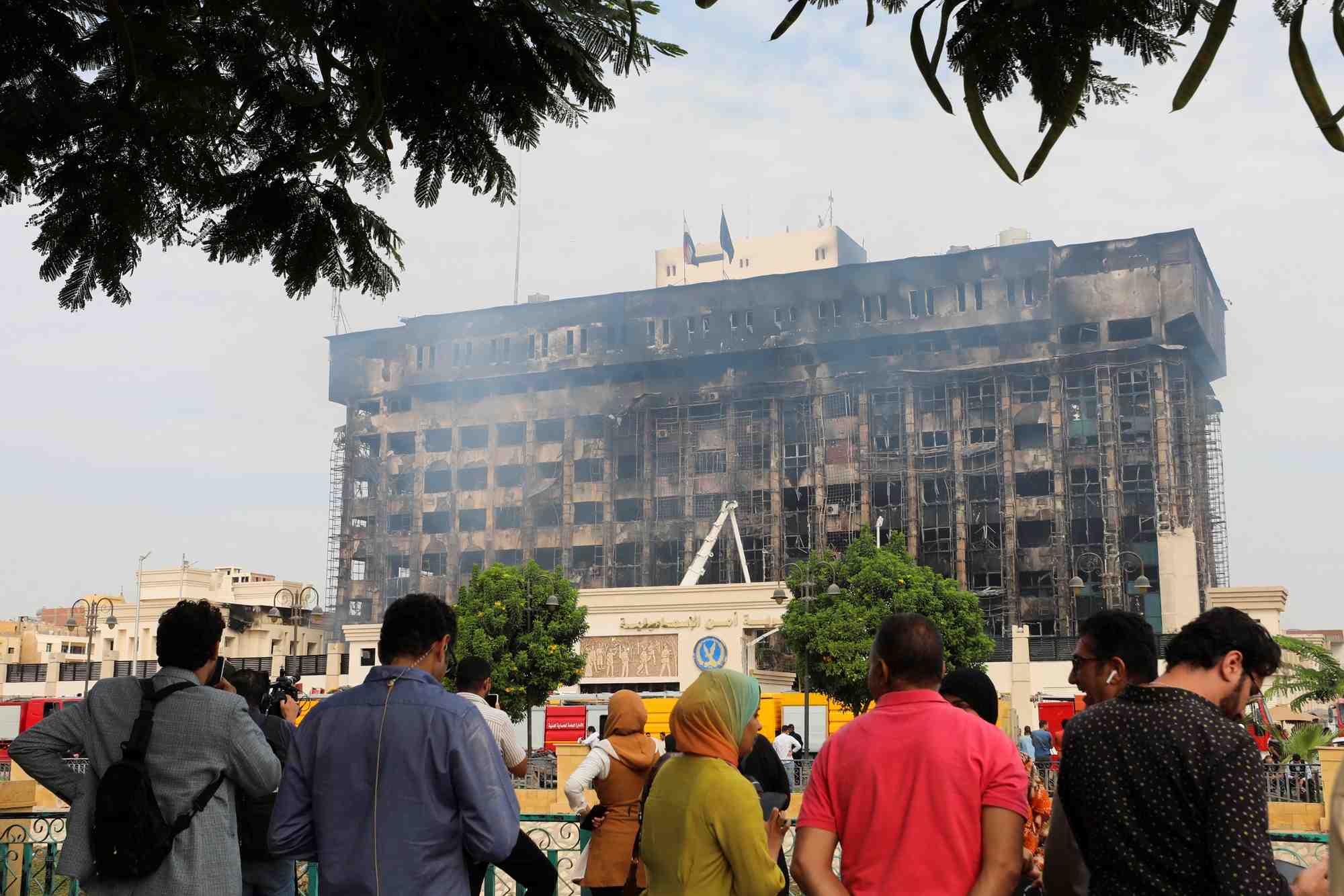 Incendie dans un batiment de la police a ismailia
