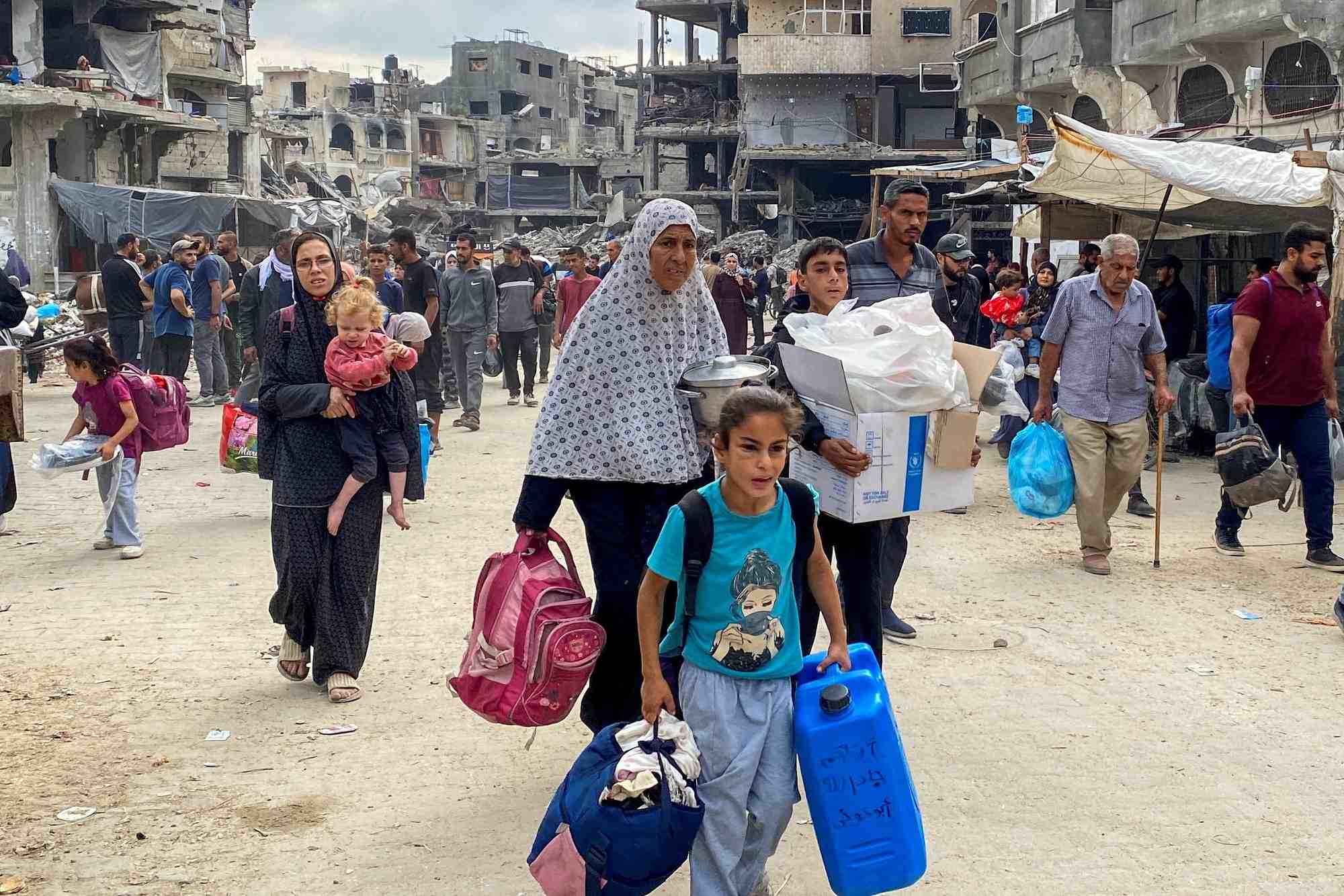 Les palestiniens deplaces fuient les zones du nord de la bande de gaza