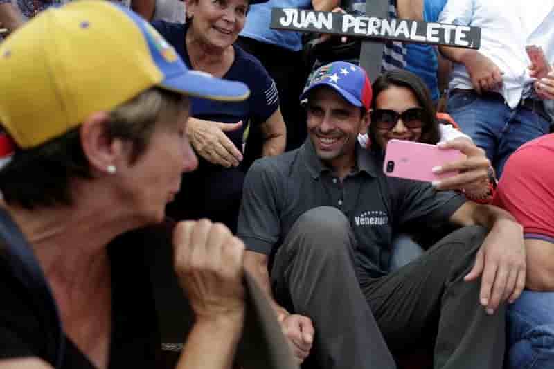 Venezuela: nouveaux troubles, capriles bloque a l'aeroport