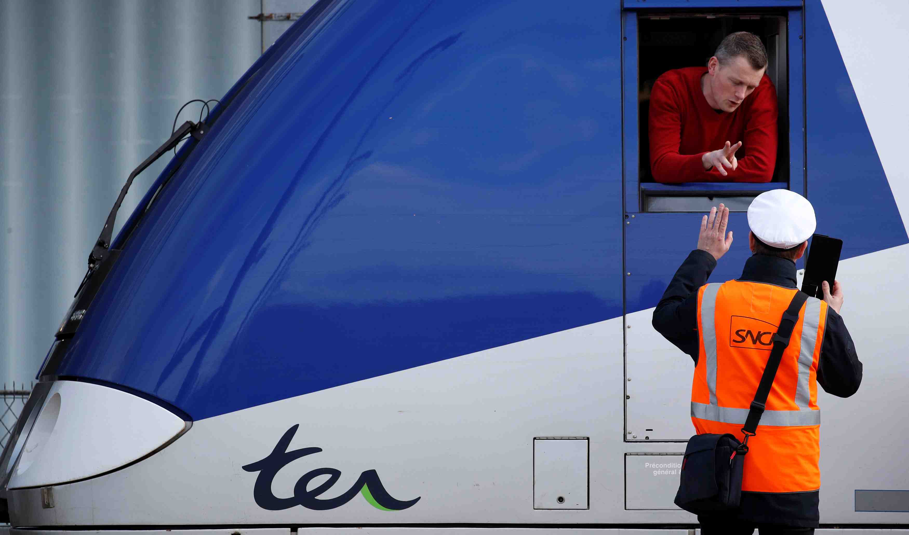 48% de grevistes a la sncf mardi, 77% chez les conducteurs