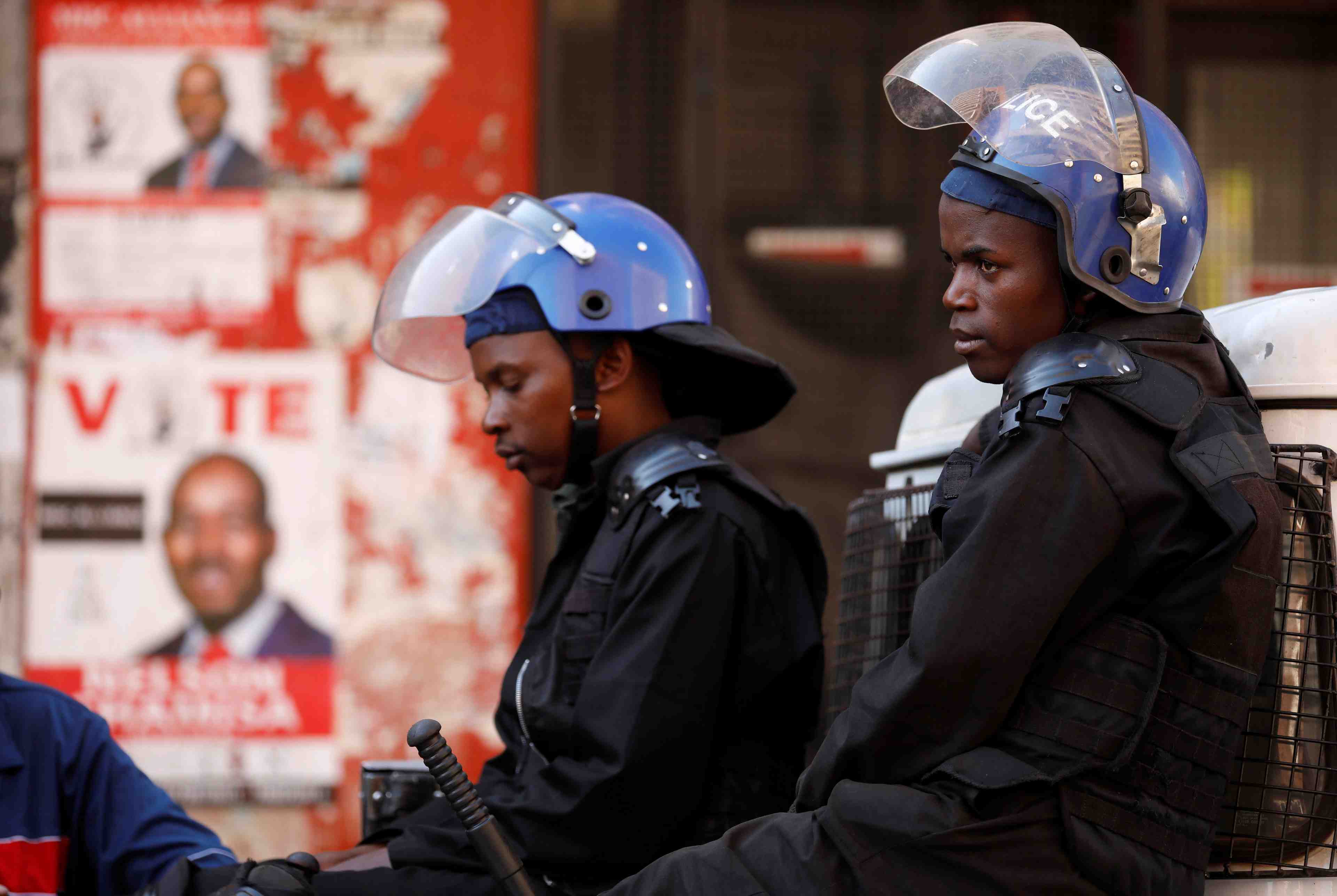 Zimbabwe: la police penetre au siege du mdc, interpelle 16 personnes