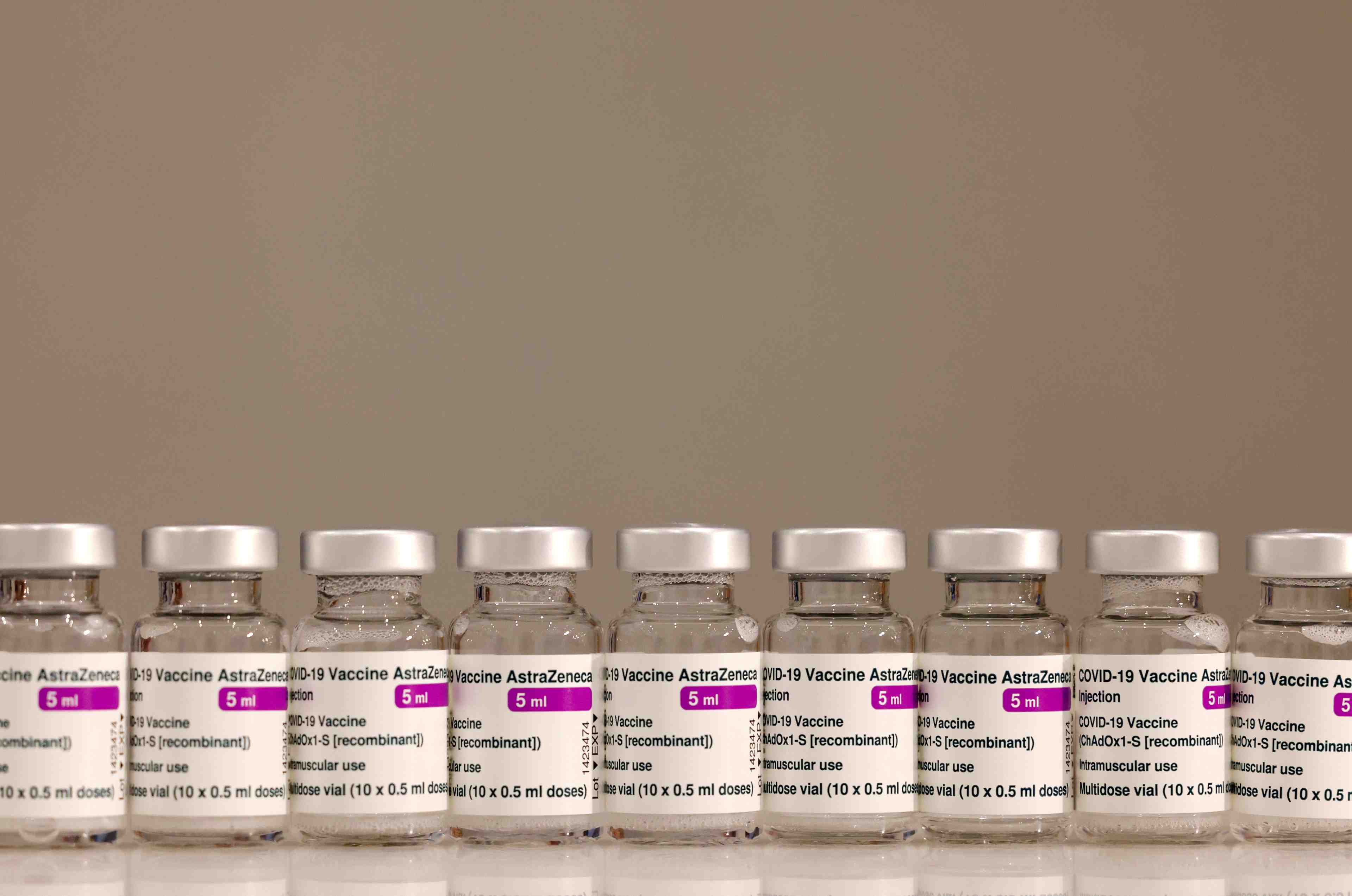 Face a une troisieme vague de contaminations l'ue met la pression sur astrazeneca
