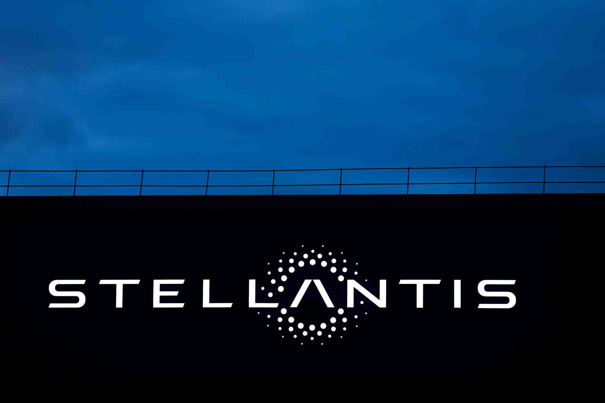 Stellantis suspend sa production en russie