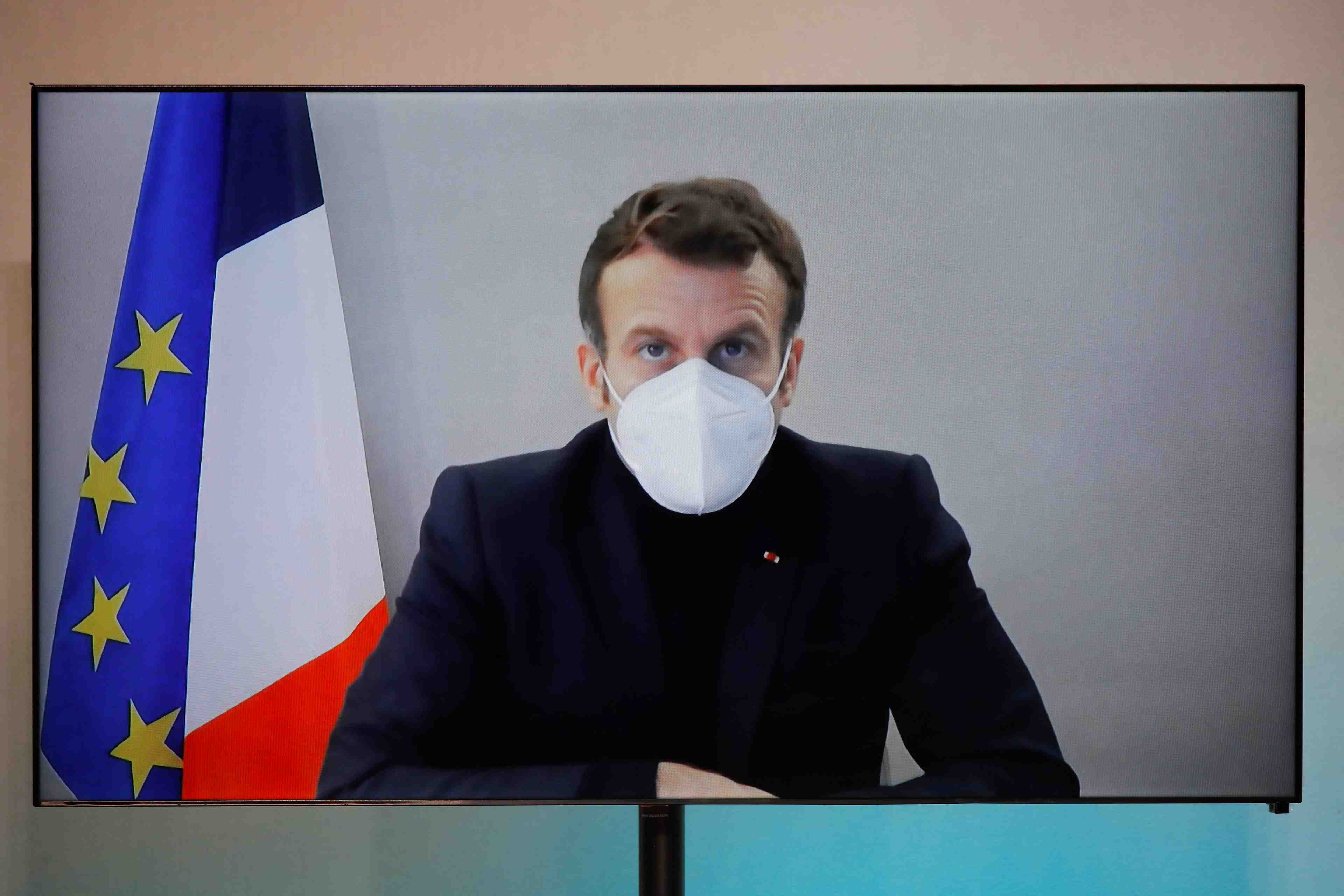 Jeune, en forme et non fumeur : macron devrait surmonter la maladie sans encombre