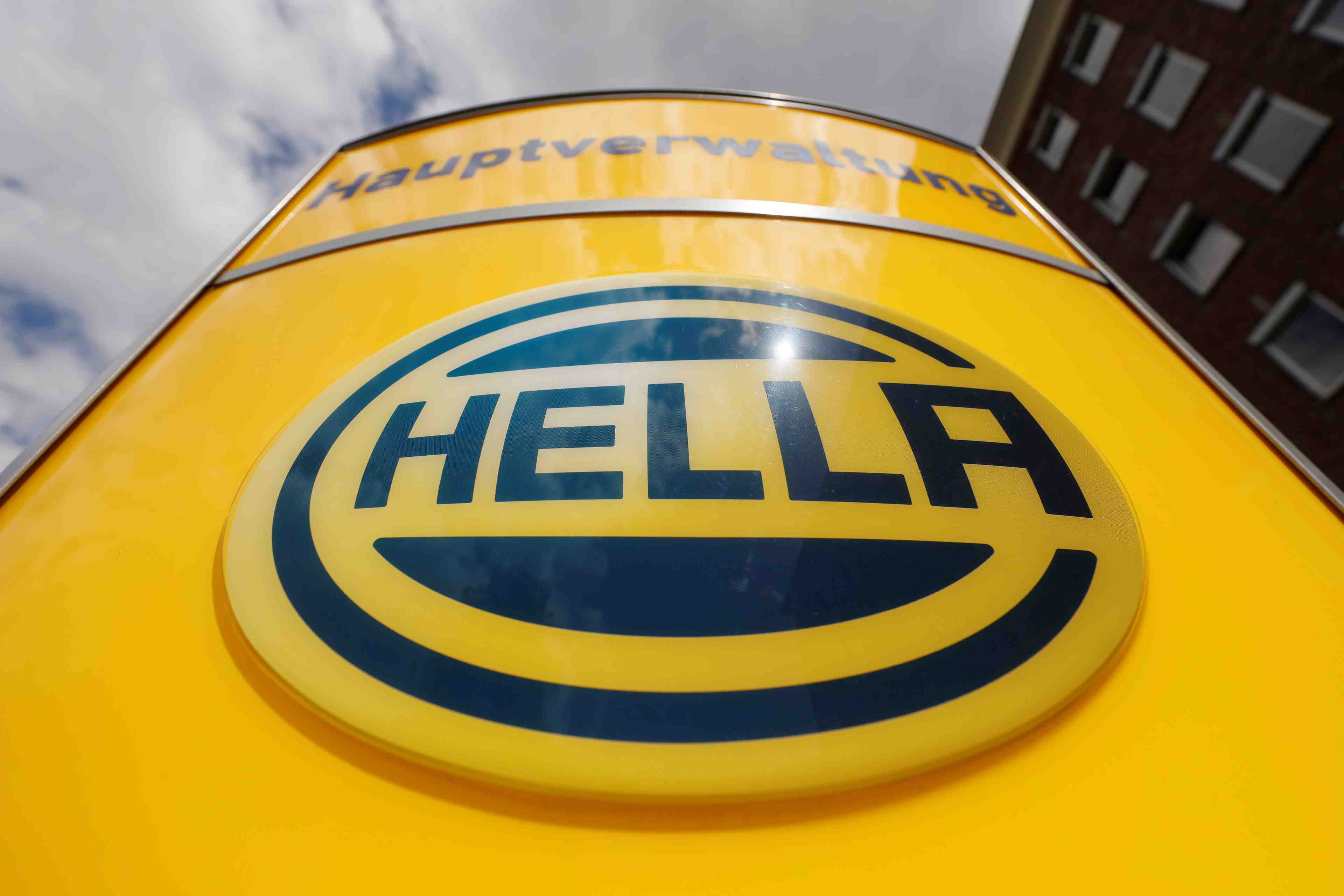 Le fonds elliott porte sa participation dans hella a plus de 10%