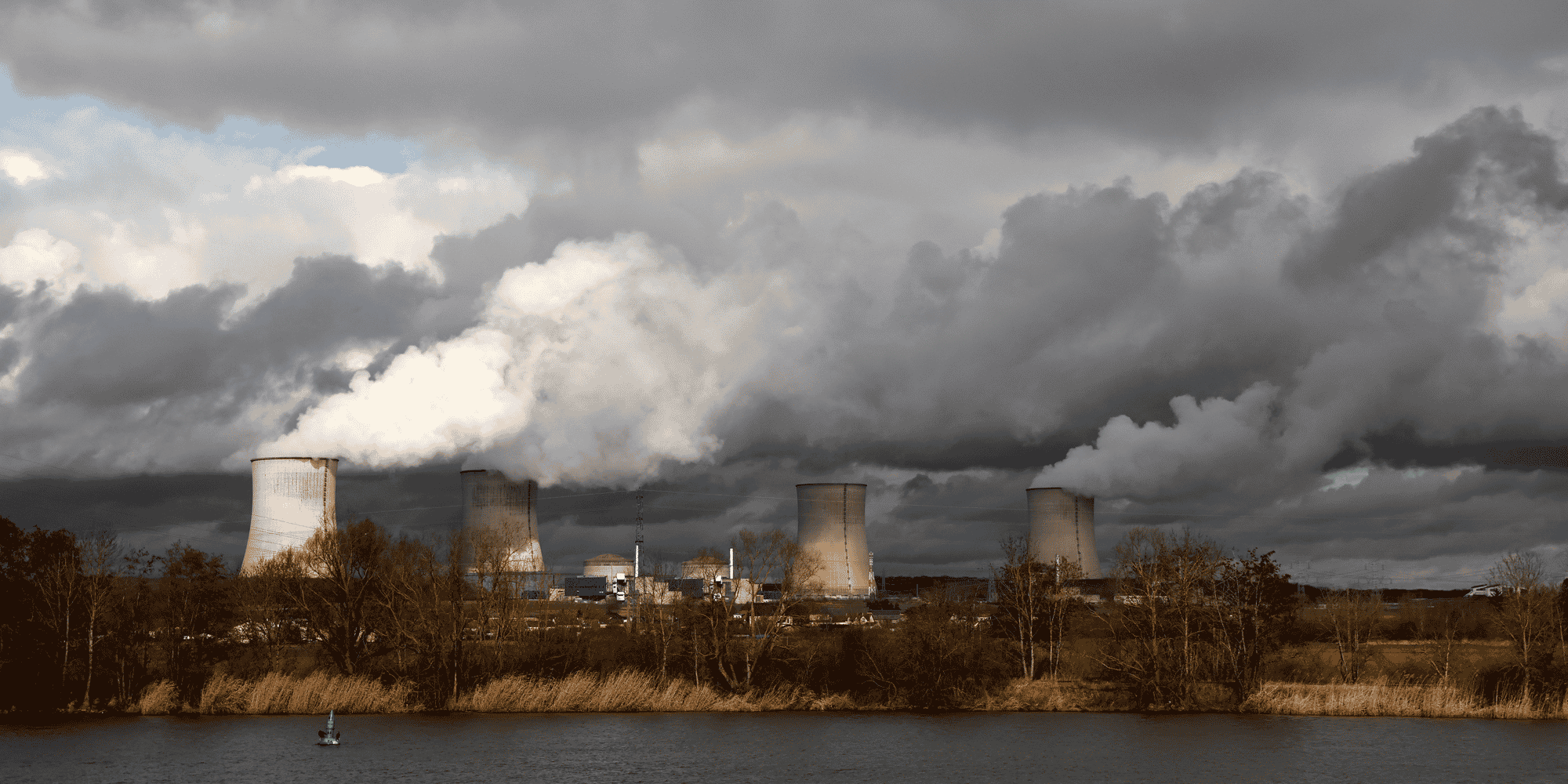 Centrale nucleaire d'electricite de france (edf) a cattenom en france