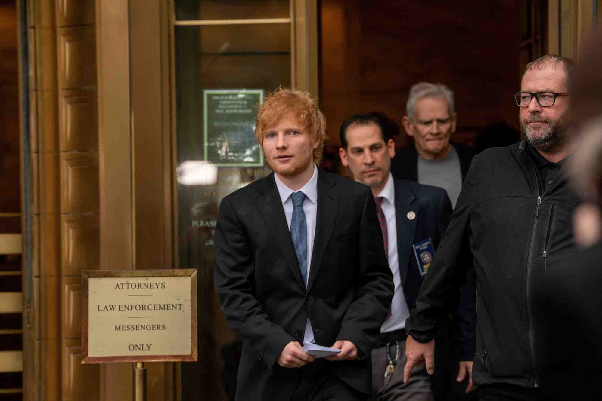 Le chanteur ed sheeran quitte le tribunal federal de new york