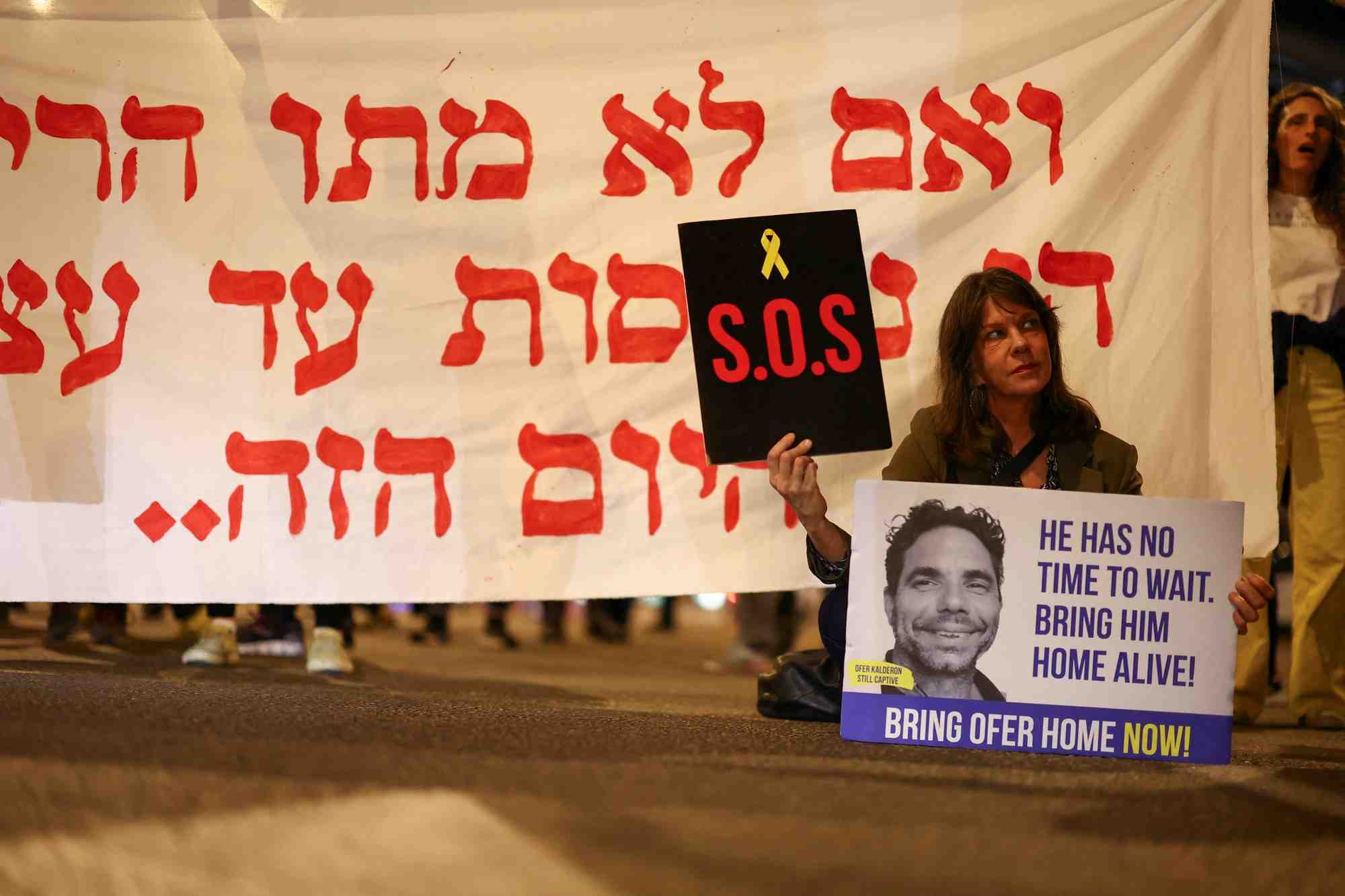 Des manifestants demandent la liberation des otages de gaza a tel-aviv