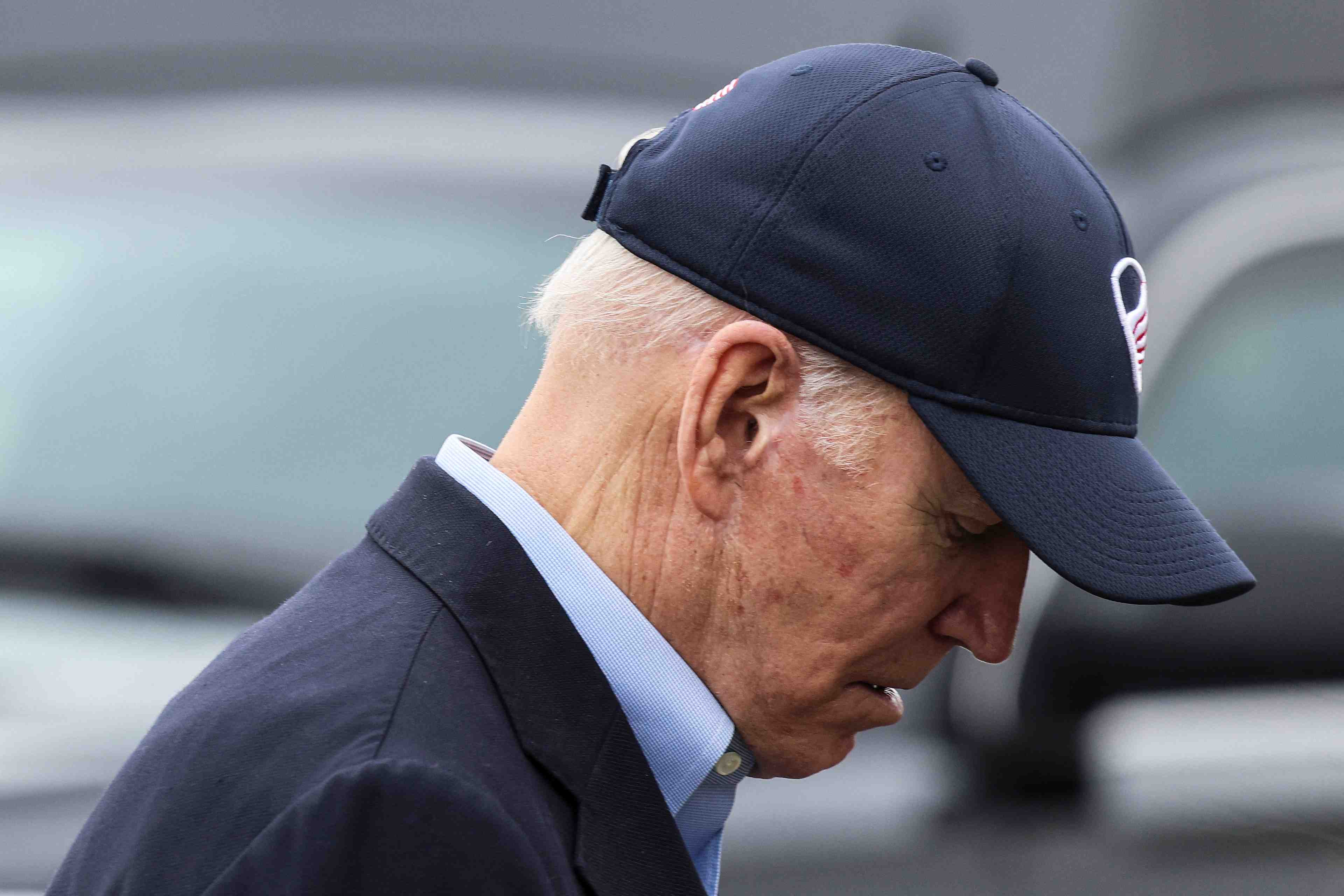 Biden survole le kentucky sinistre apres les tornades du week-end