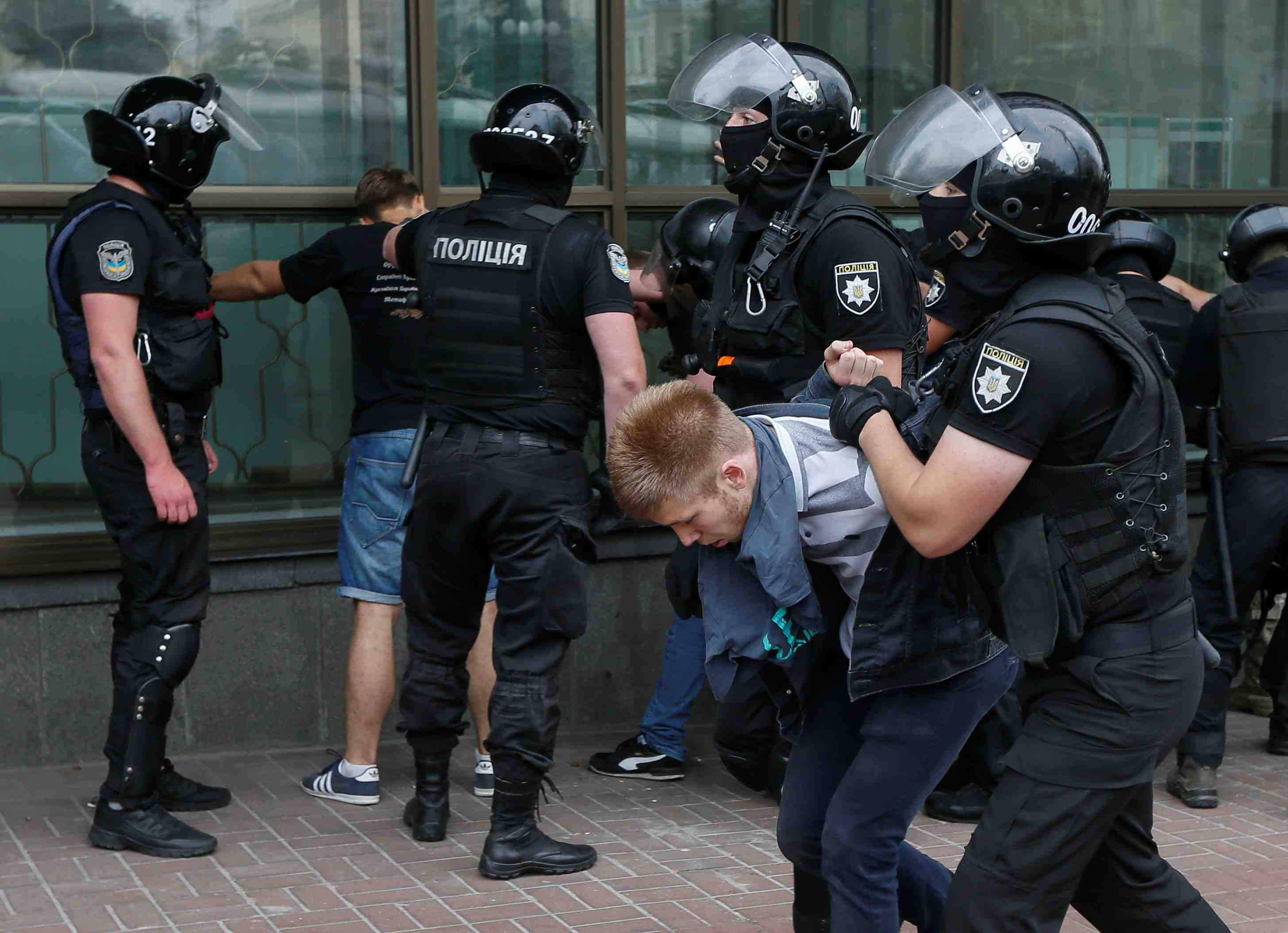 Des militants d'extreme droite arretes a kiev avant la gay pride