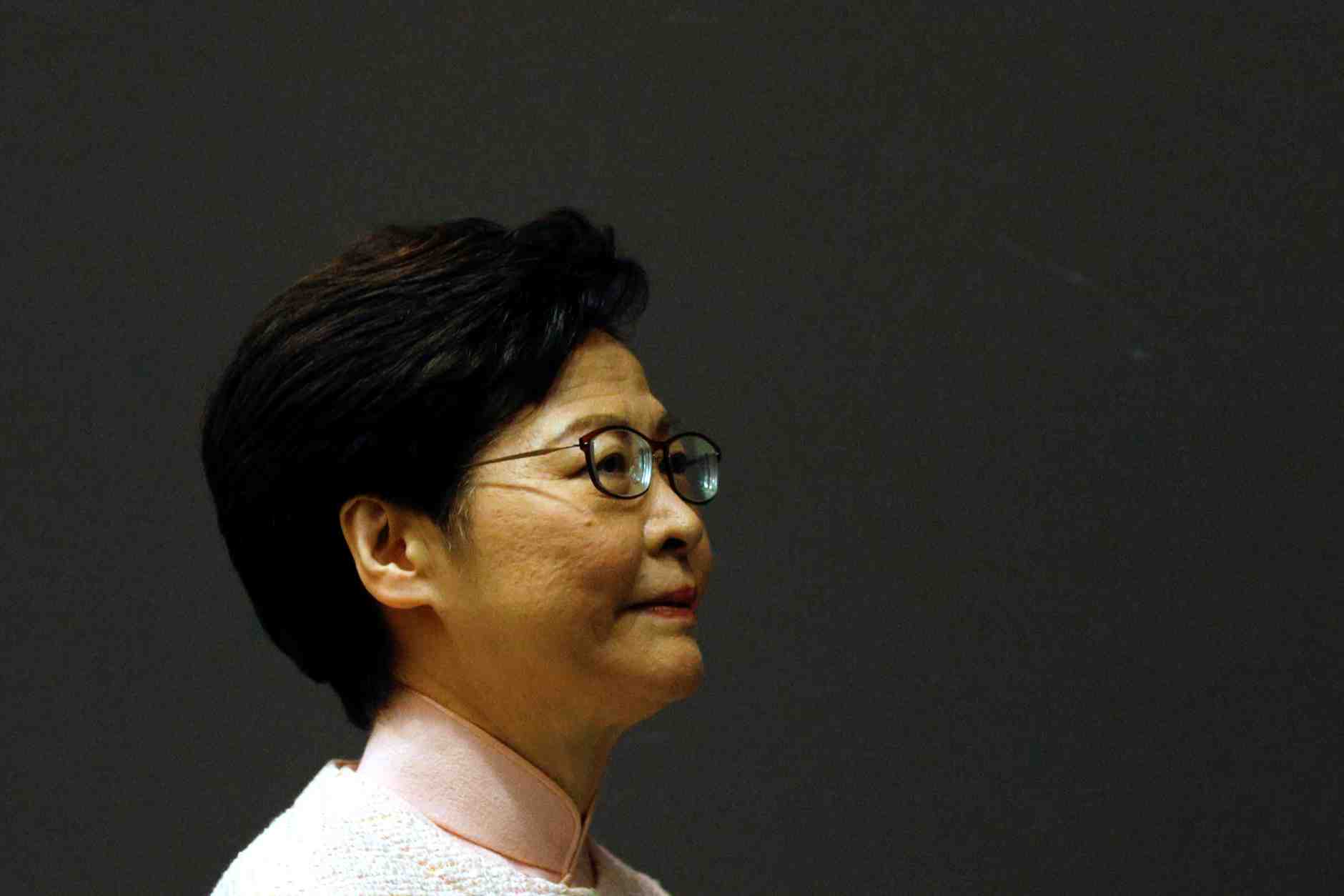 Hong kong: lam invite a surveiller et denoncer le comportement des adolescents