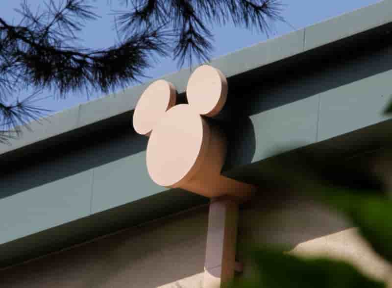 Logo representant mickey mouse, a la walt disney company