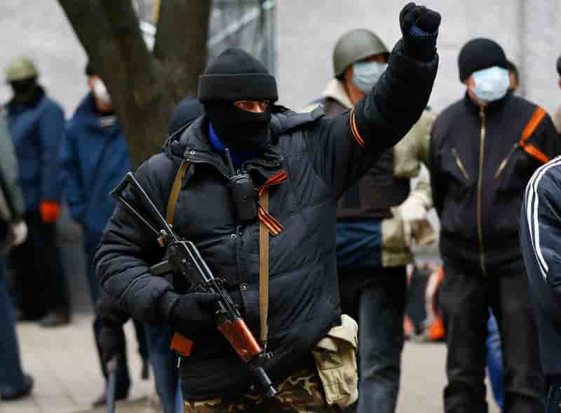 Les pro-russes prennent le siège de la SBU à Slaviansk