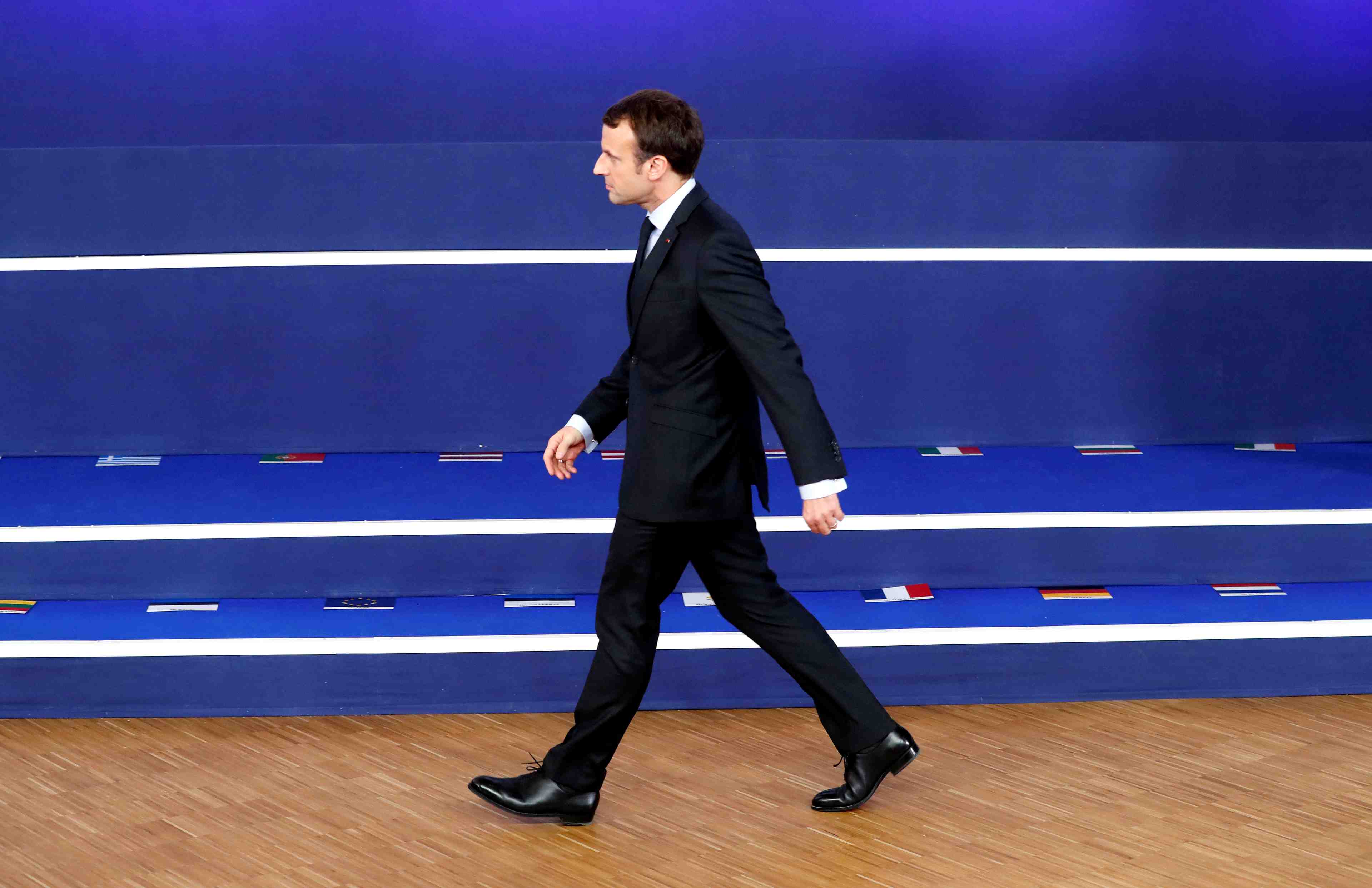 Hausse de six points de la popularite d'emmanuel macron