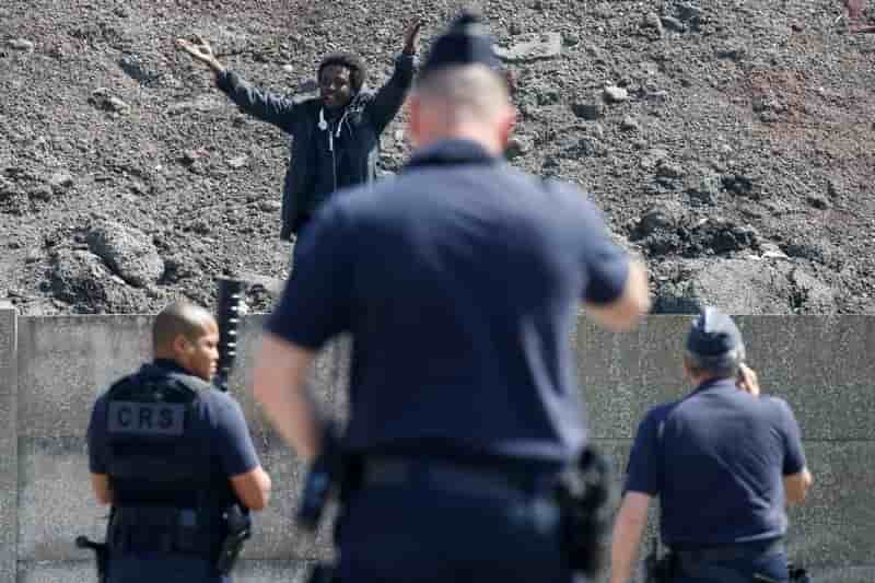 Un rapport denonce l'usage de gaz contre les migrants a calais
