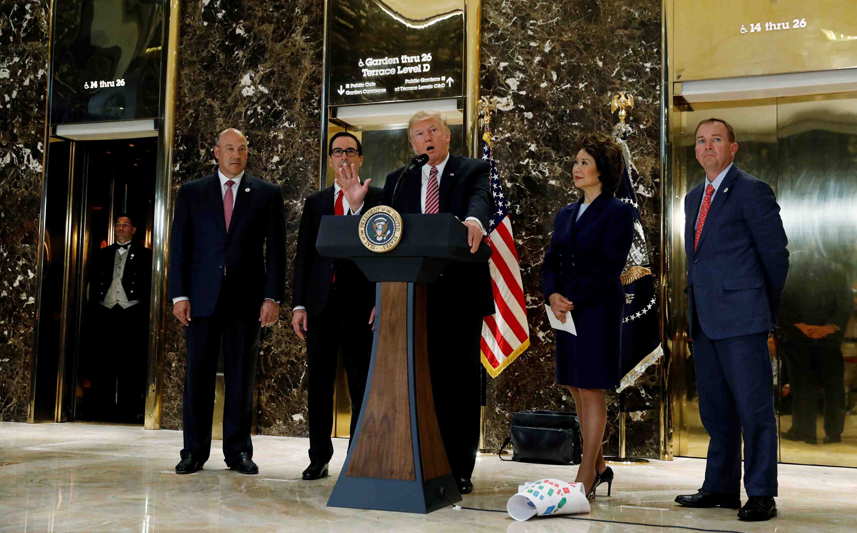 Trump rend les deux camps responsables des violences en virginie