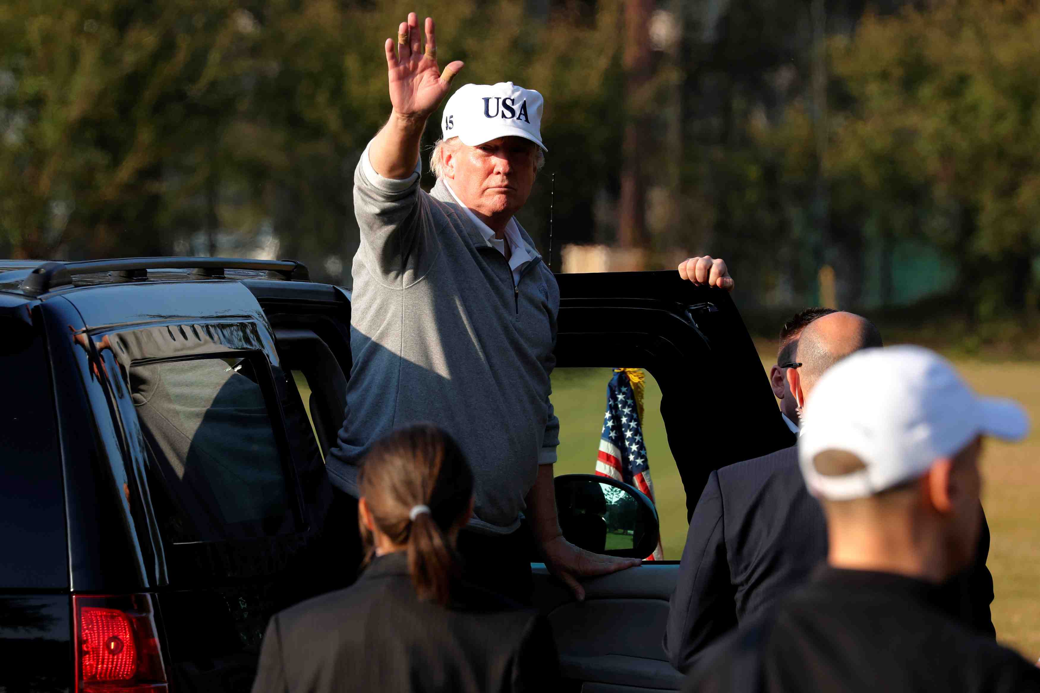 "nous ne flechirons jamais", dit trump en ouverture de sa tournee asiatique