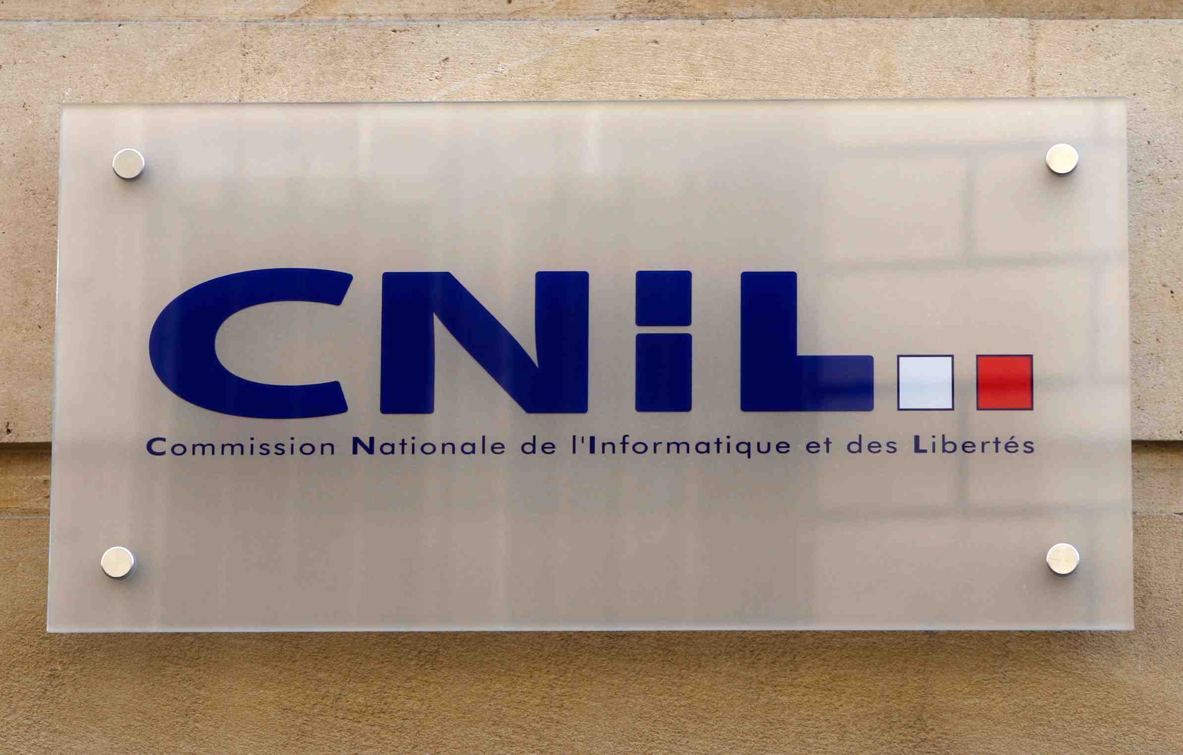 La cnil appelle a la vigilance sur l'application "stopcovid"