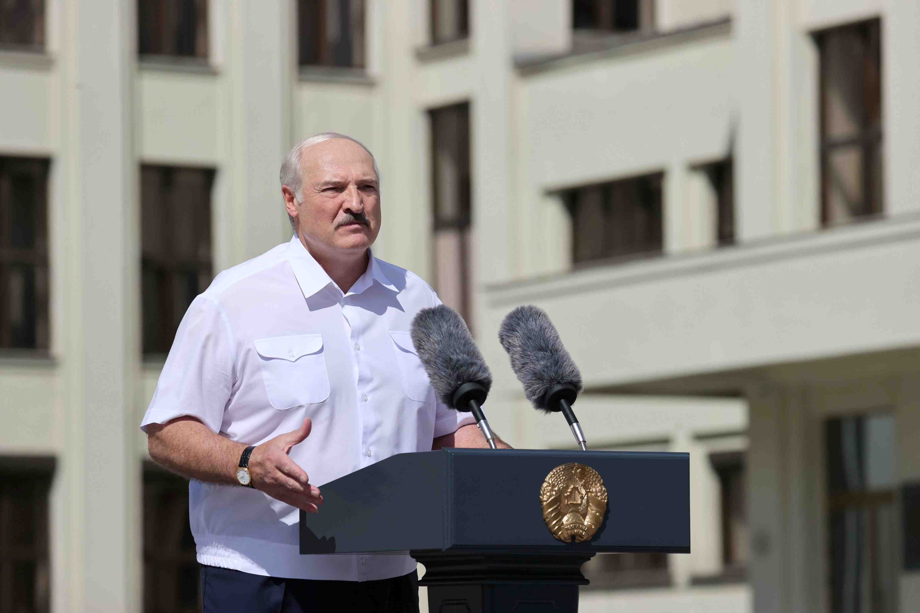 Bielorussie: loukachenko decerne des medailles aux forces de l'ordre "pour service impeccable"