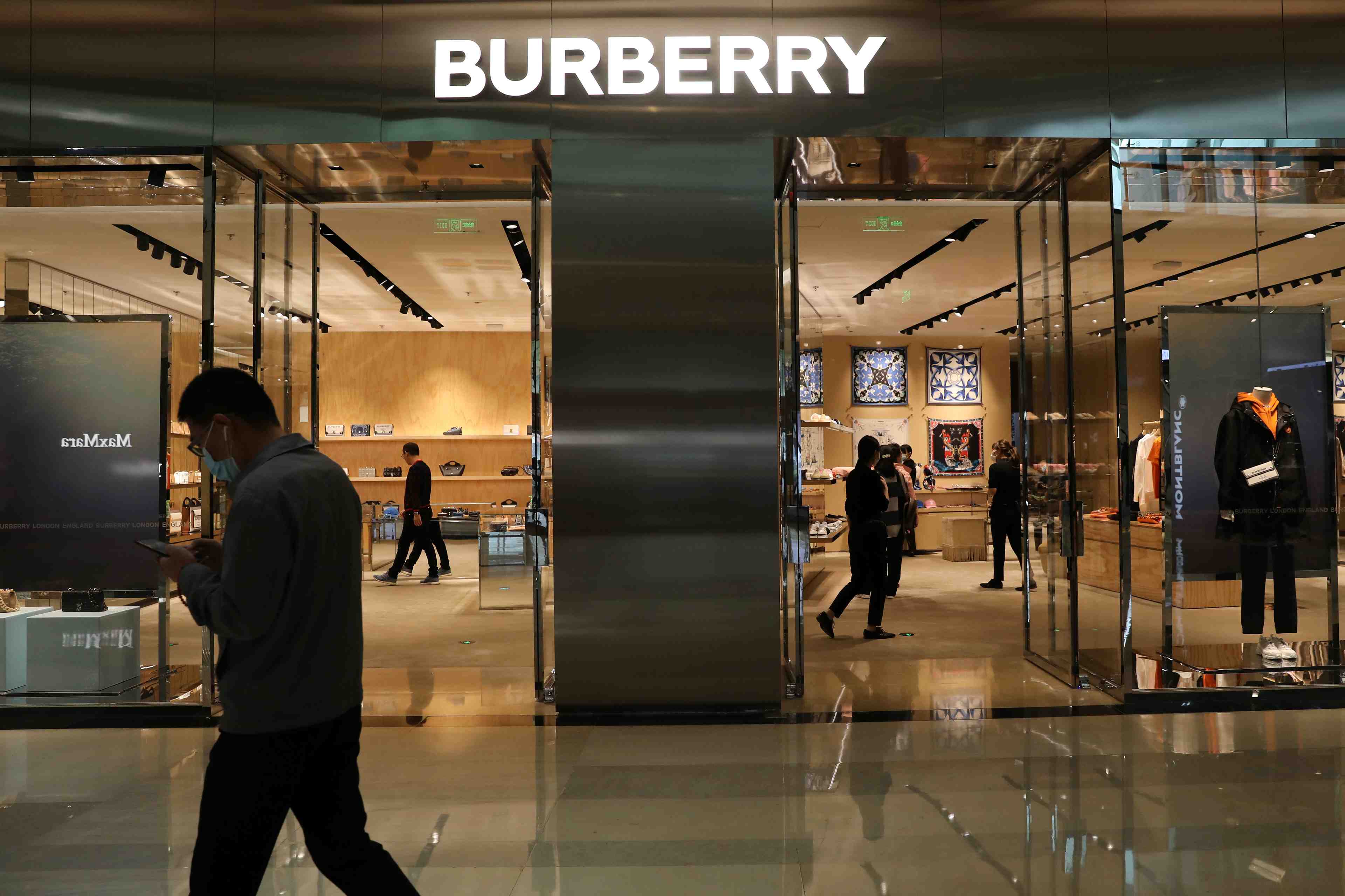 Xinjiang: burberry, premiere marque de luxe a subir les foudres de la chine
