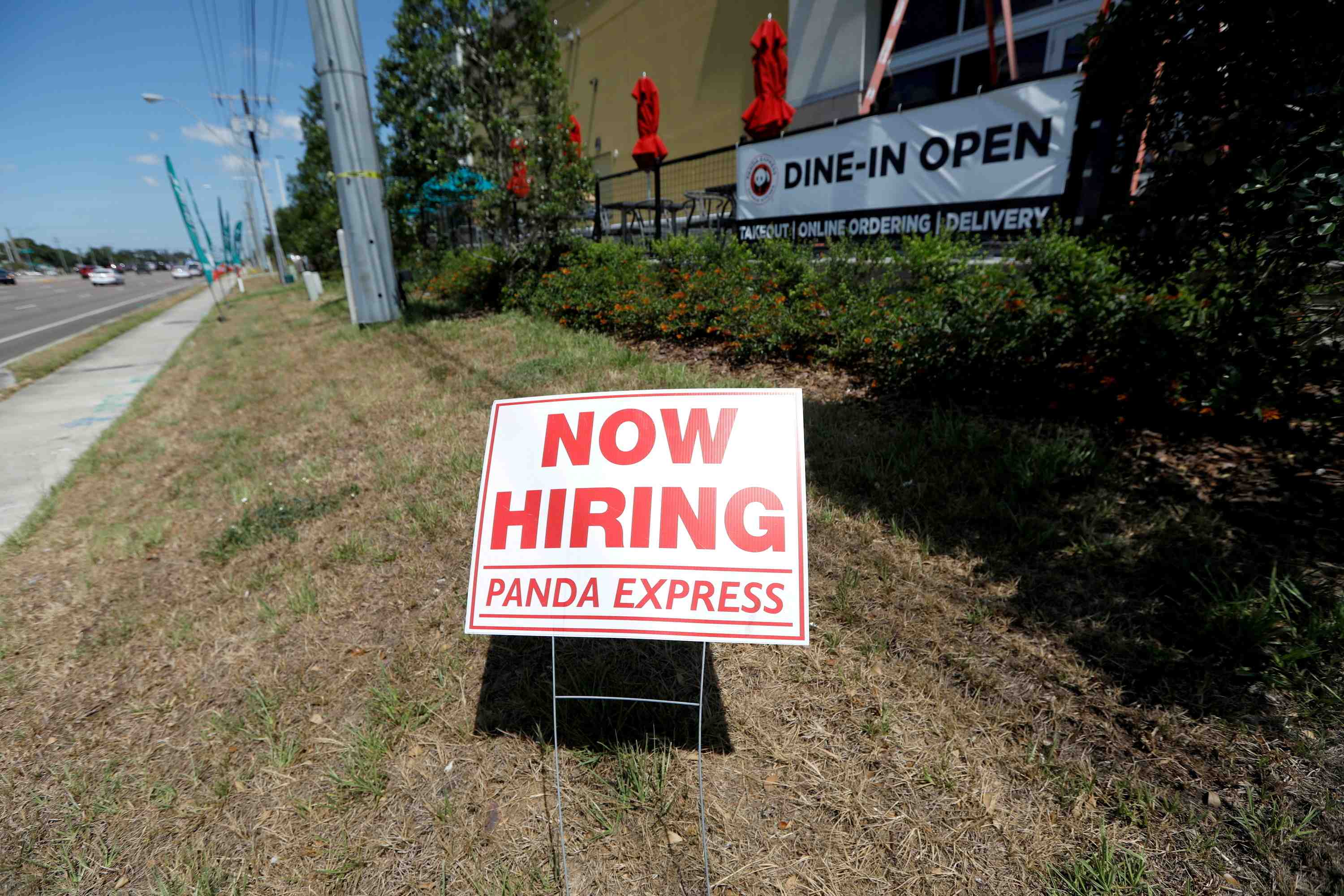 Etats-unis: le prive a cree plus d'emplois que prevu en octobre