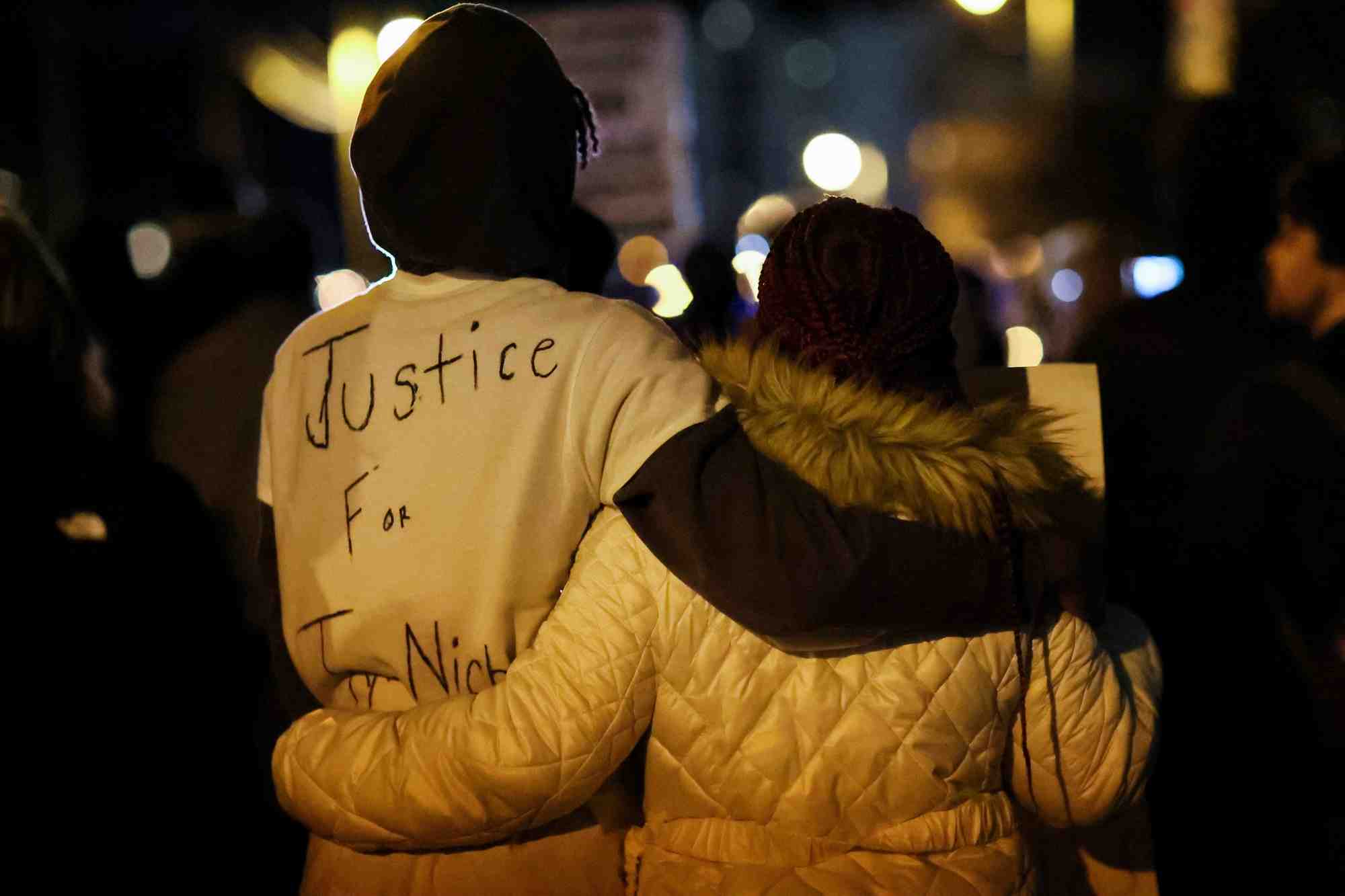 Des personnes protestent apres la mort de tyre nichols a memphis