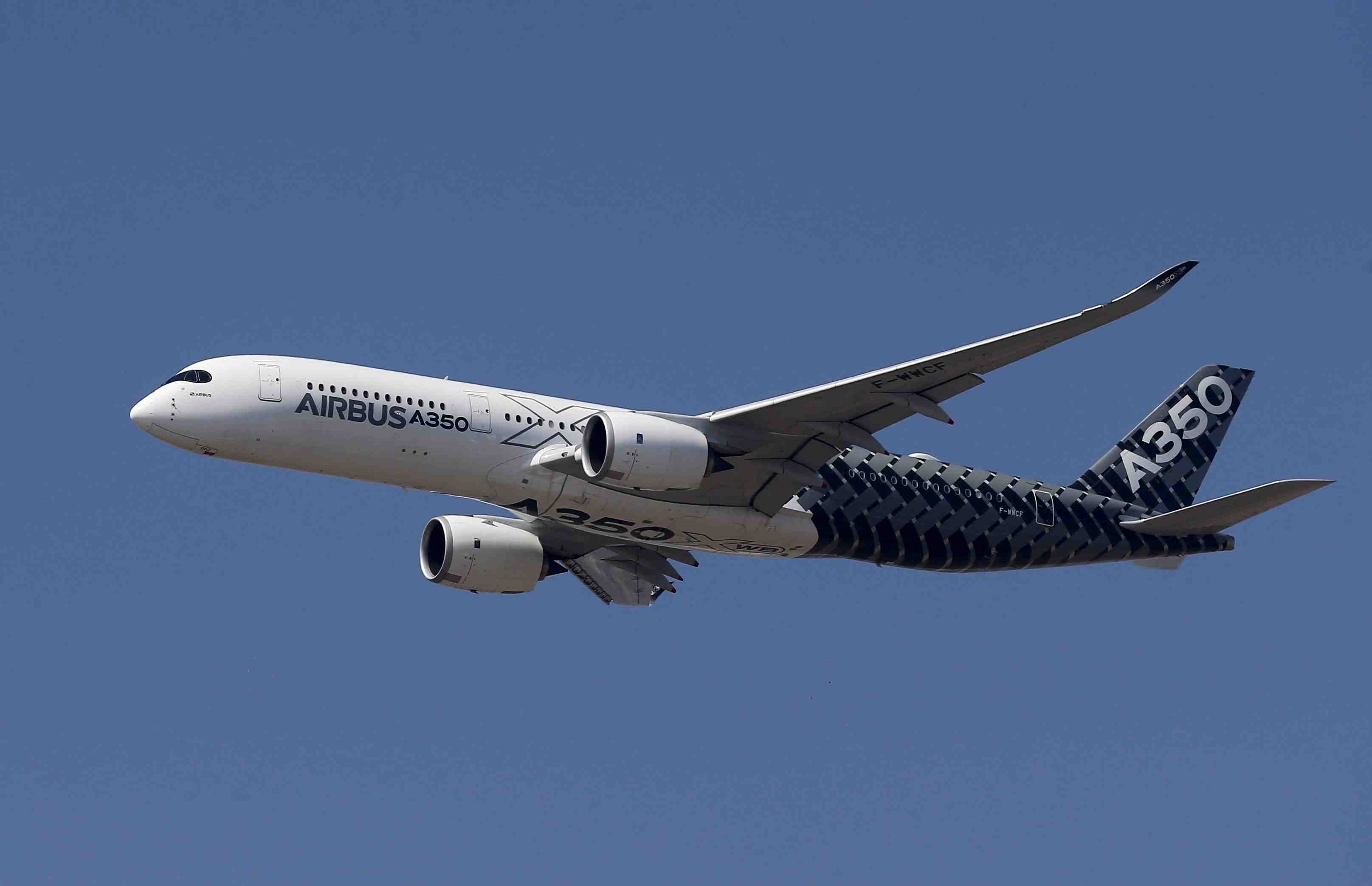 Airbus table sur 700 commandes d'avions en 2016