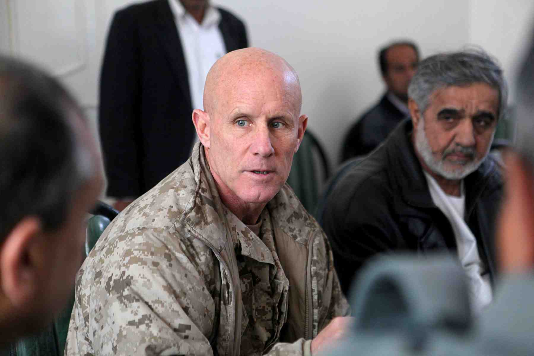 Choisi par trump pour remplacer flynn, robert harward refuse