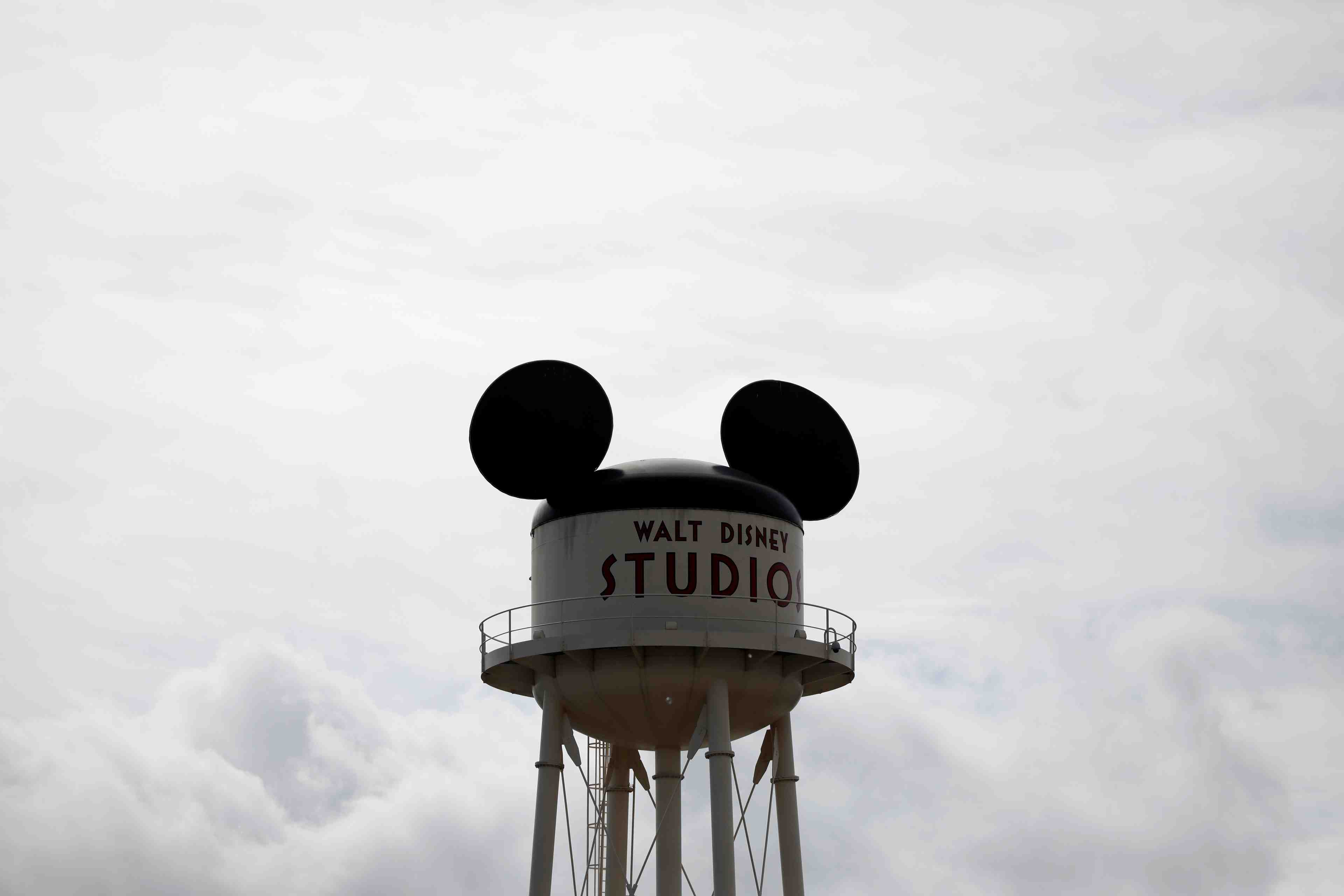 Disney ferme ses parcs aux etats-unis et en france