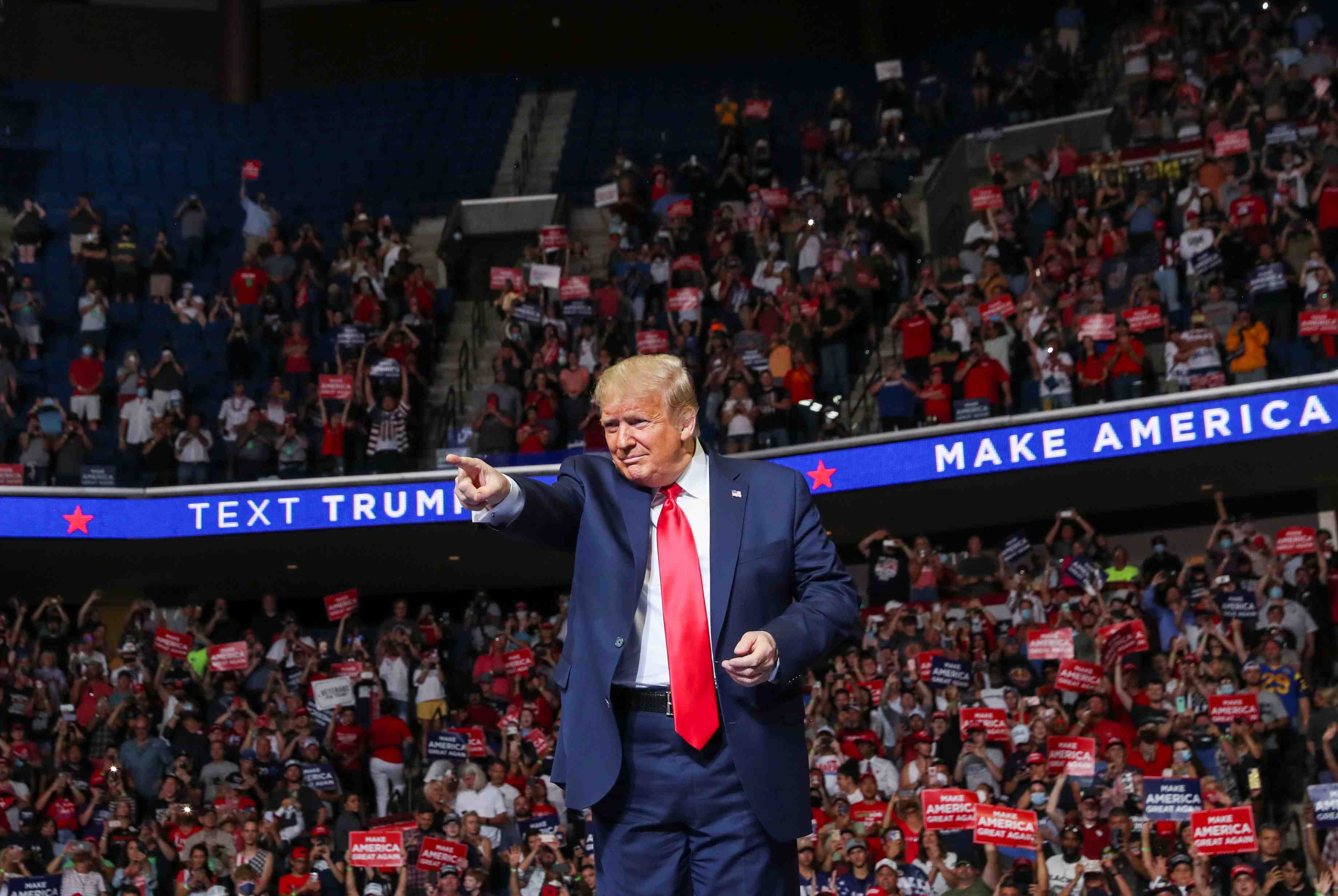 A tulsa, trump critique les manifestants, defend sa gestion de la pandemie