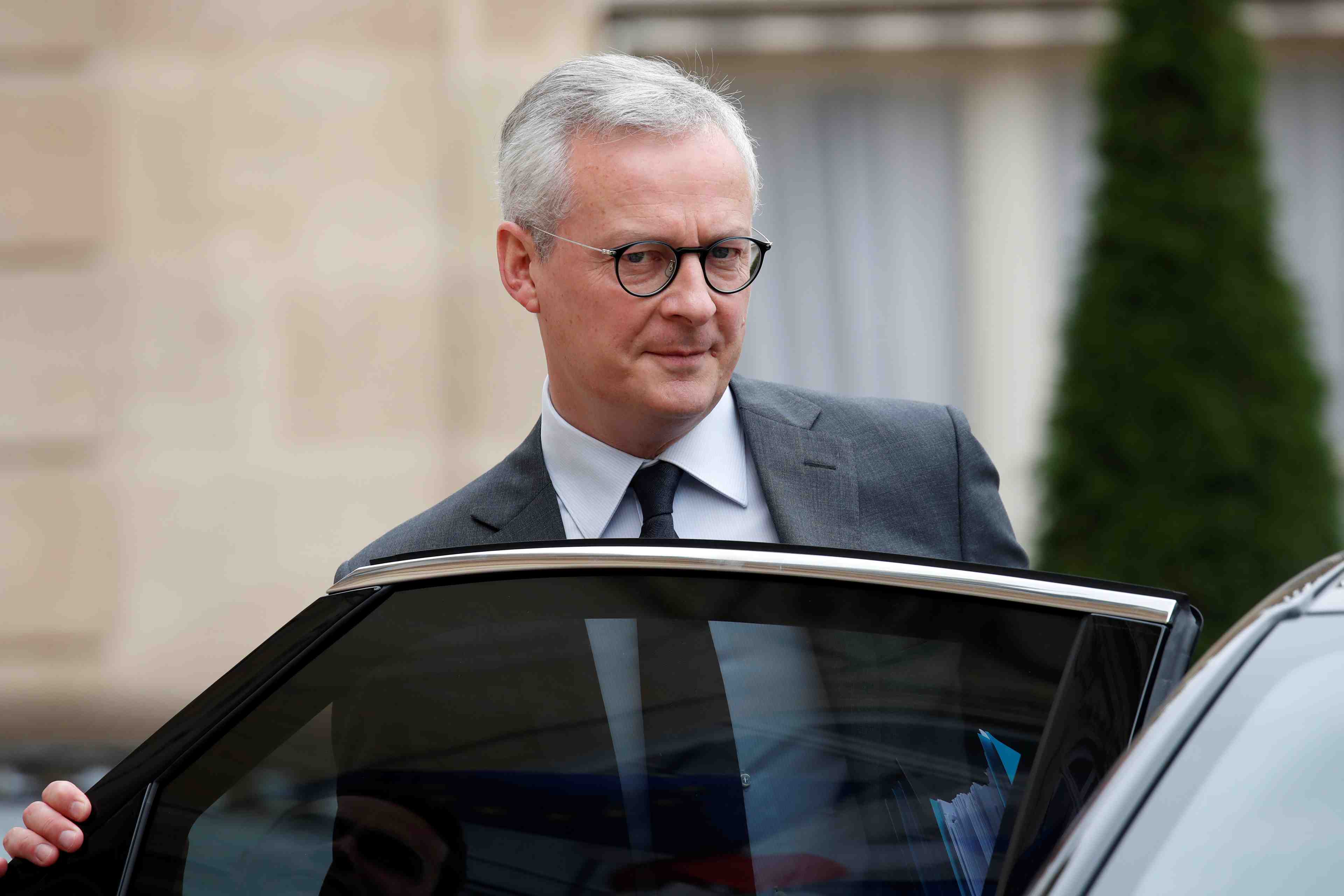 La france va cantonner sa "dette covid", dit le maire