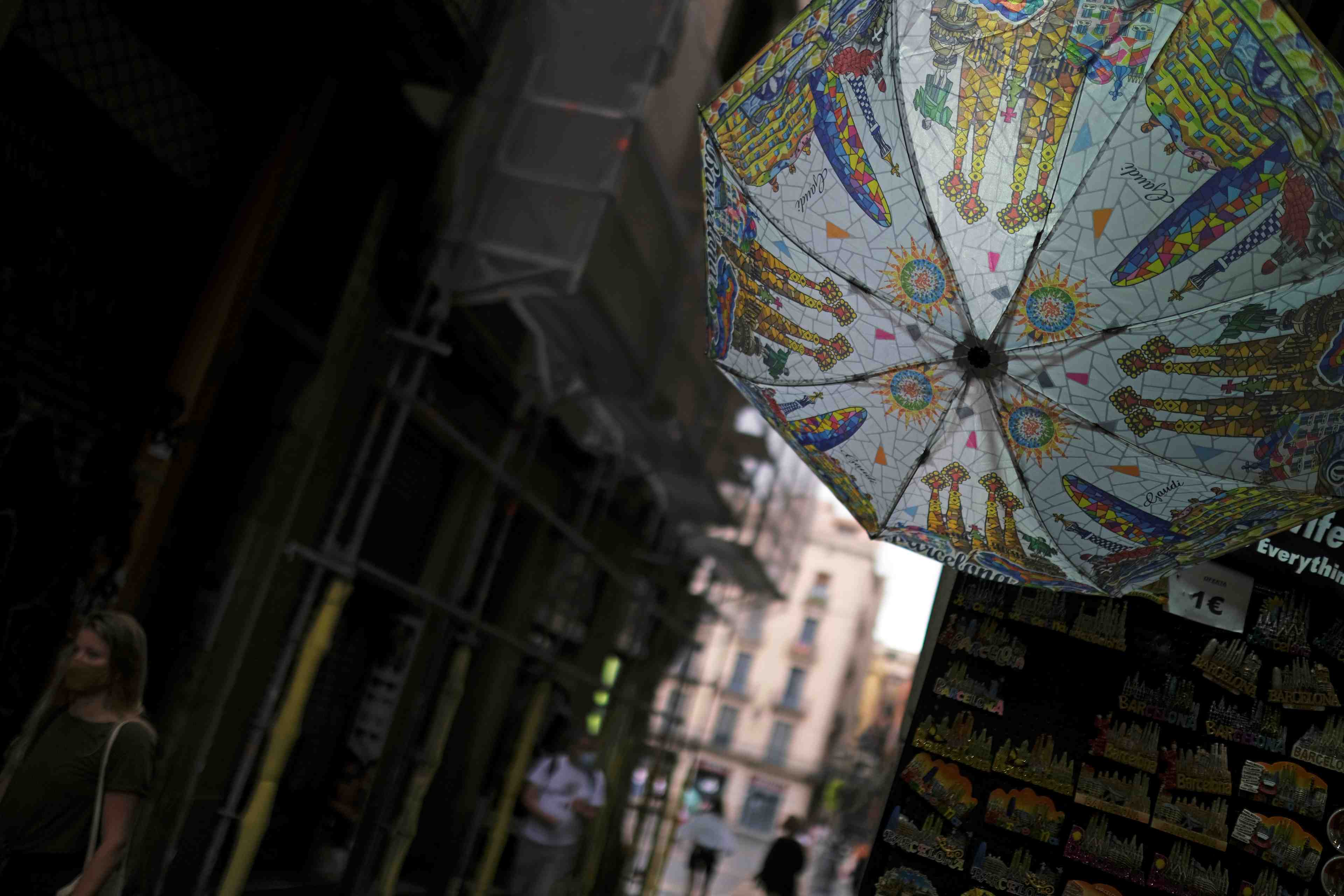 Nouvelle nuit de violence a barcelone apres l'incarceration d'un rappeur