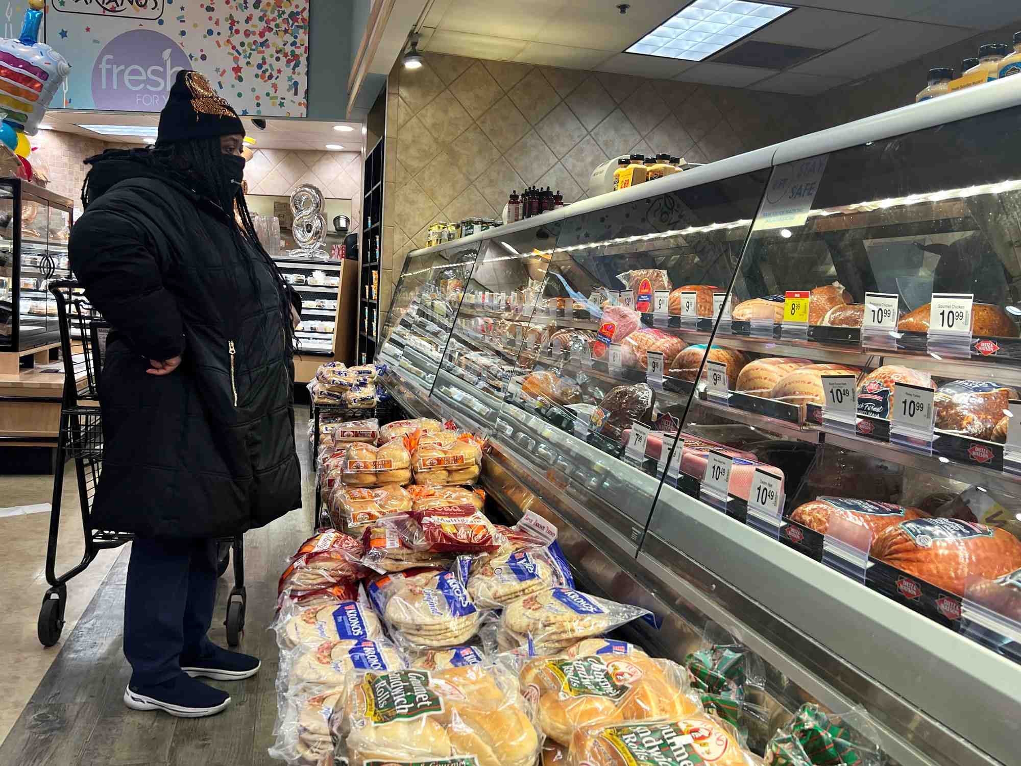 Un client dans un supermarche avant la thanksgiving a chicago