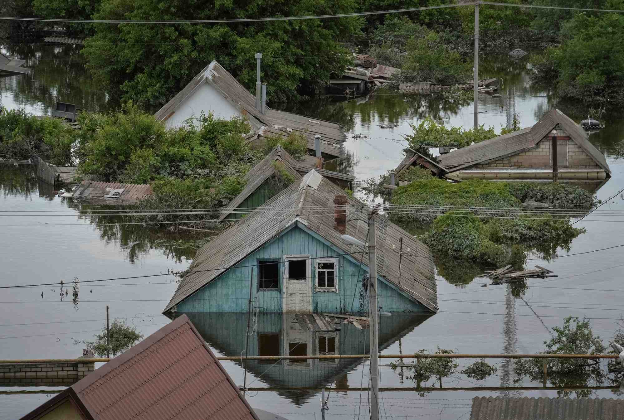 Une zone inondee apres la rupture du barrage de nova kakhovka, a kherson