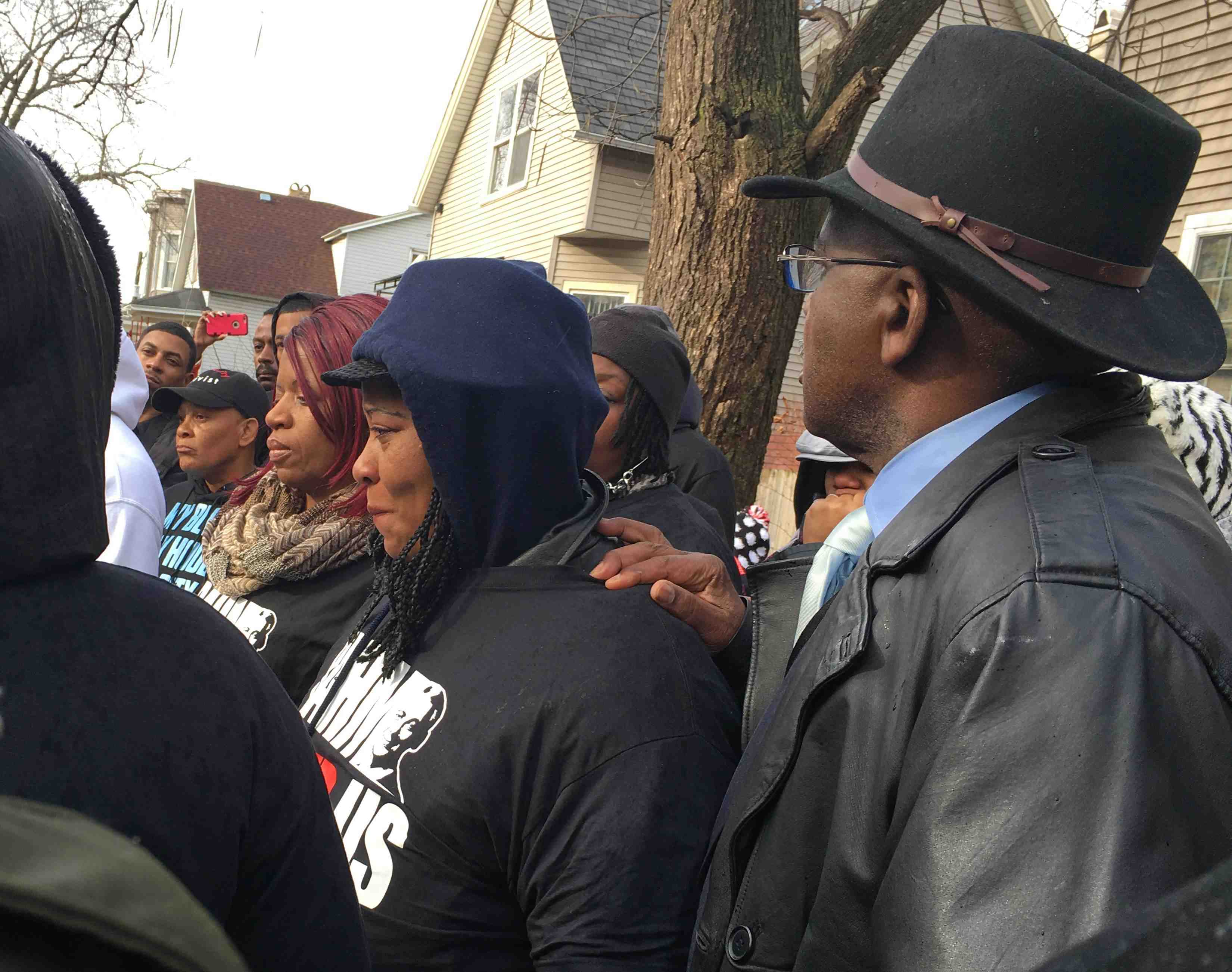 La police de chicago de nouveau critiquee apres la mort de deux noirs