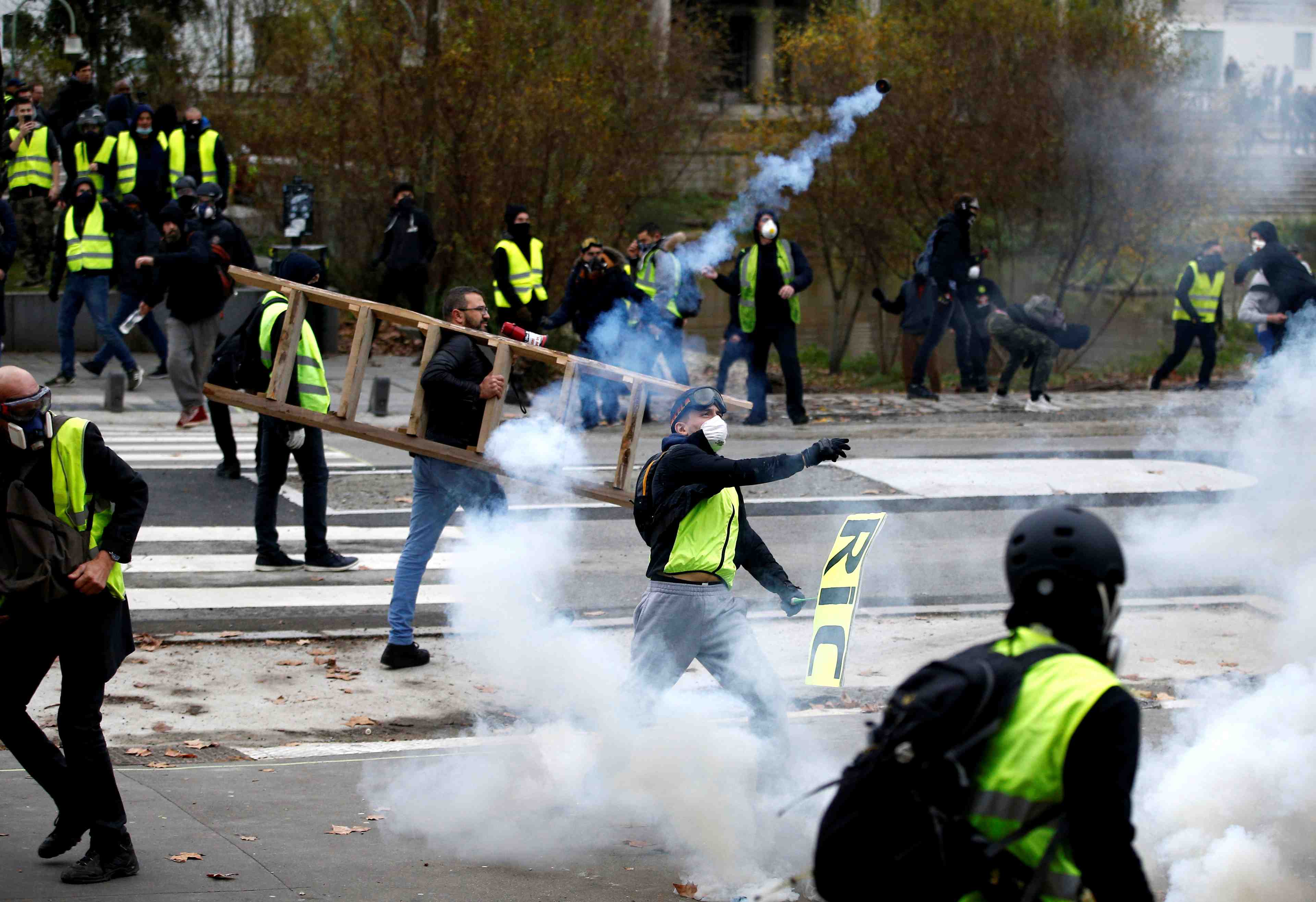 "gilets jaunes": l'eglise catholique appelle au dialogue