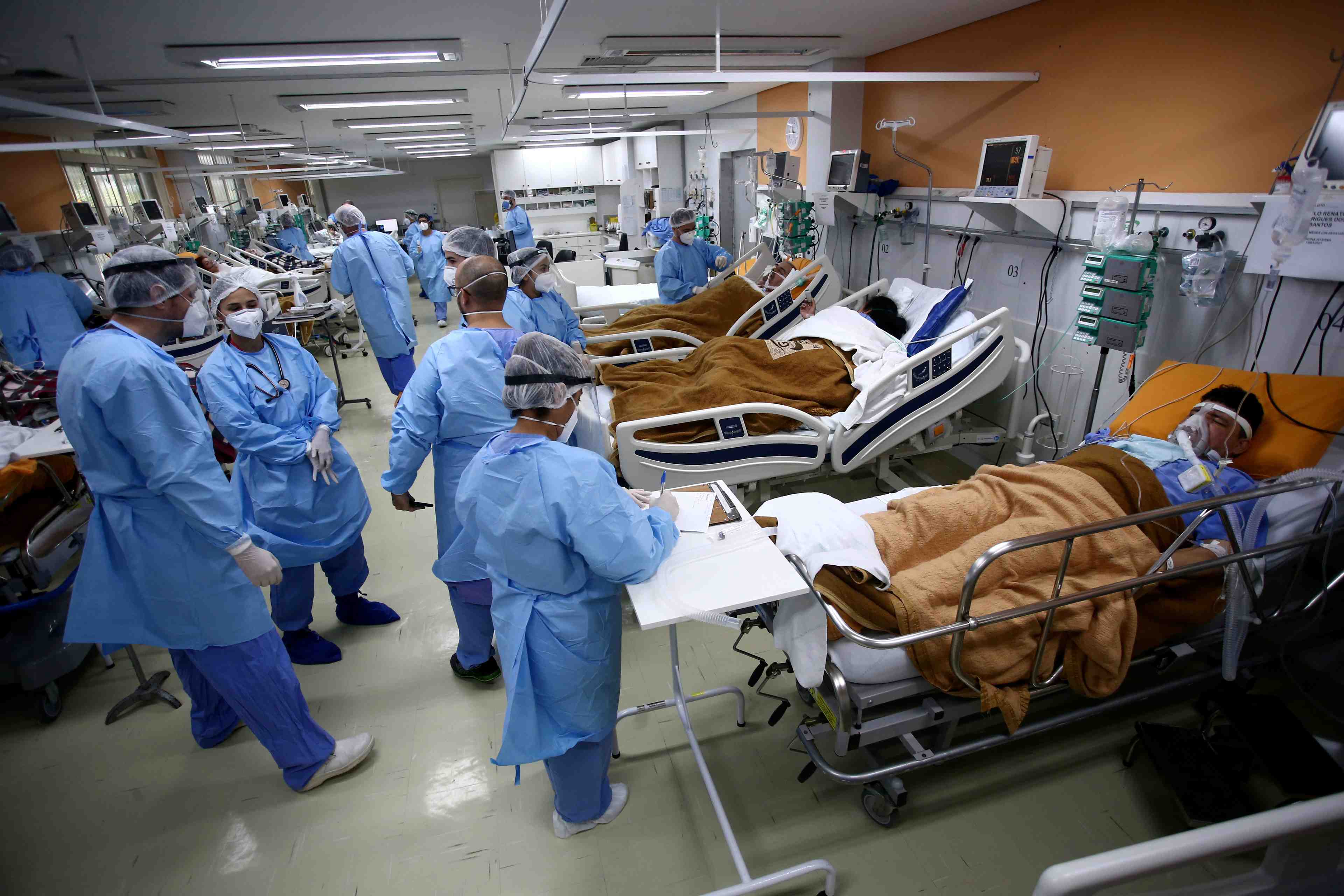 La majorite des patients covid en soins intensifs au bresil ages de moins de 40 ans