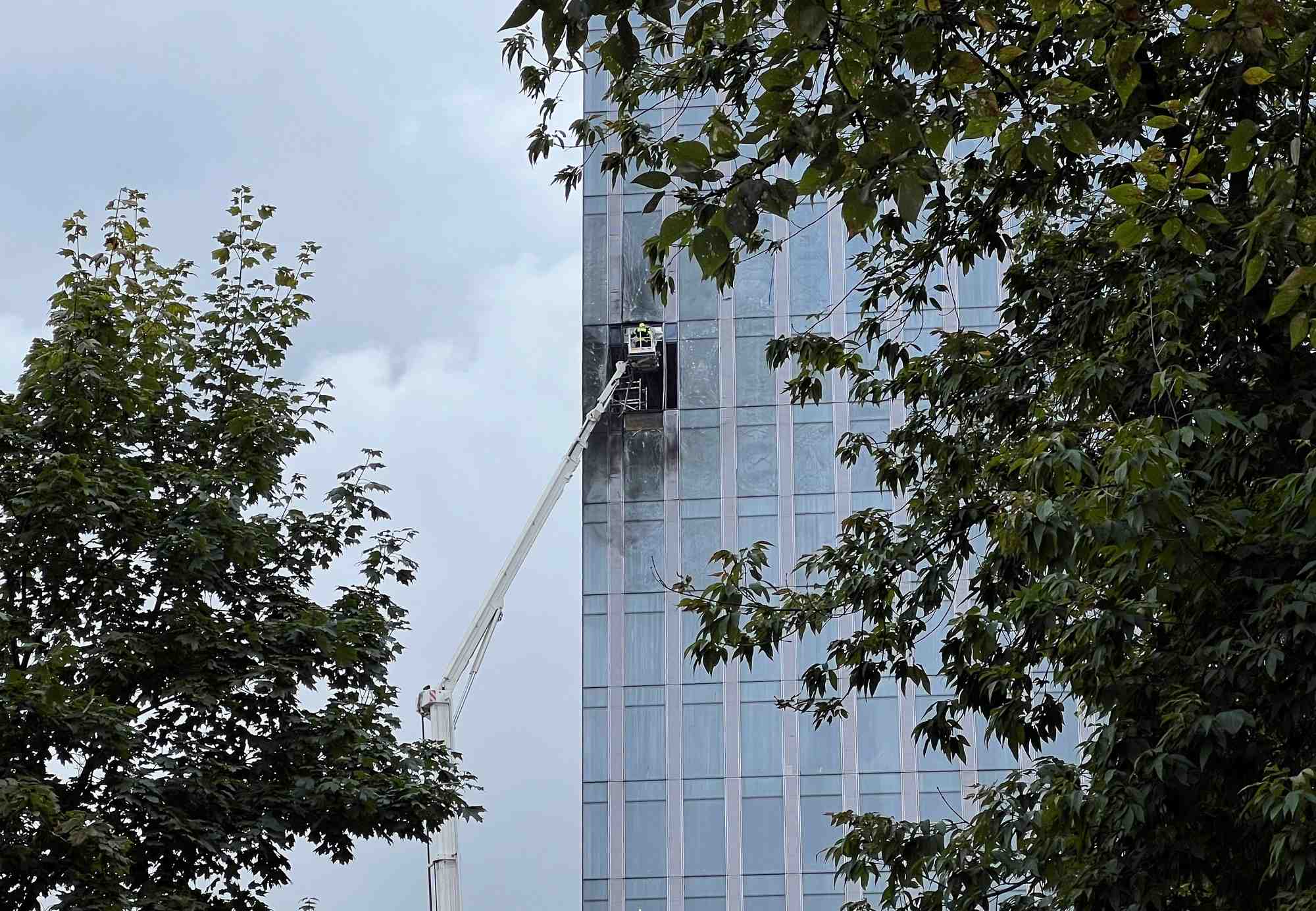 Un batiment endommage a moscou suite a une attaque presumee de drone ukrainien