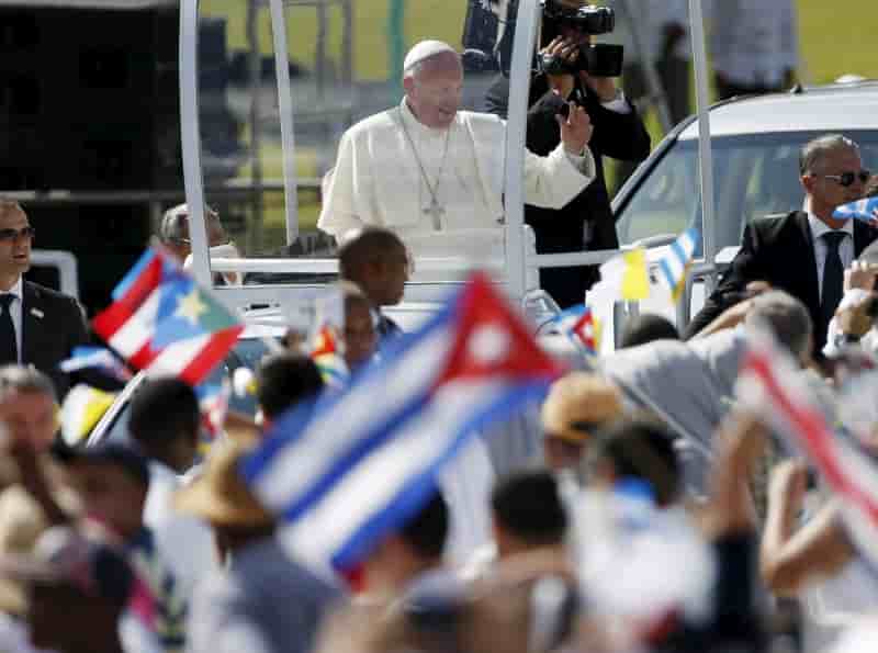 Le pape celebre une messe dans l'est de cuba