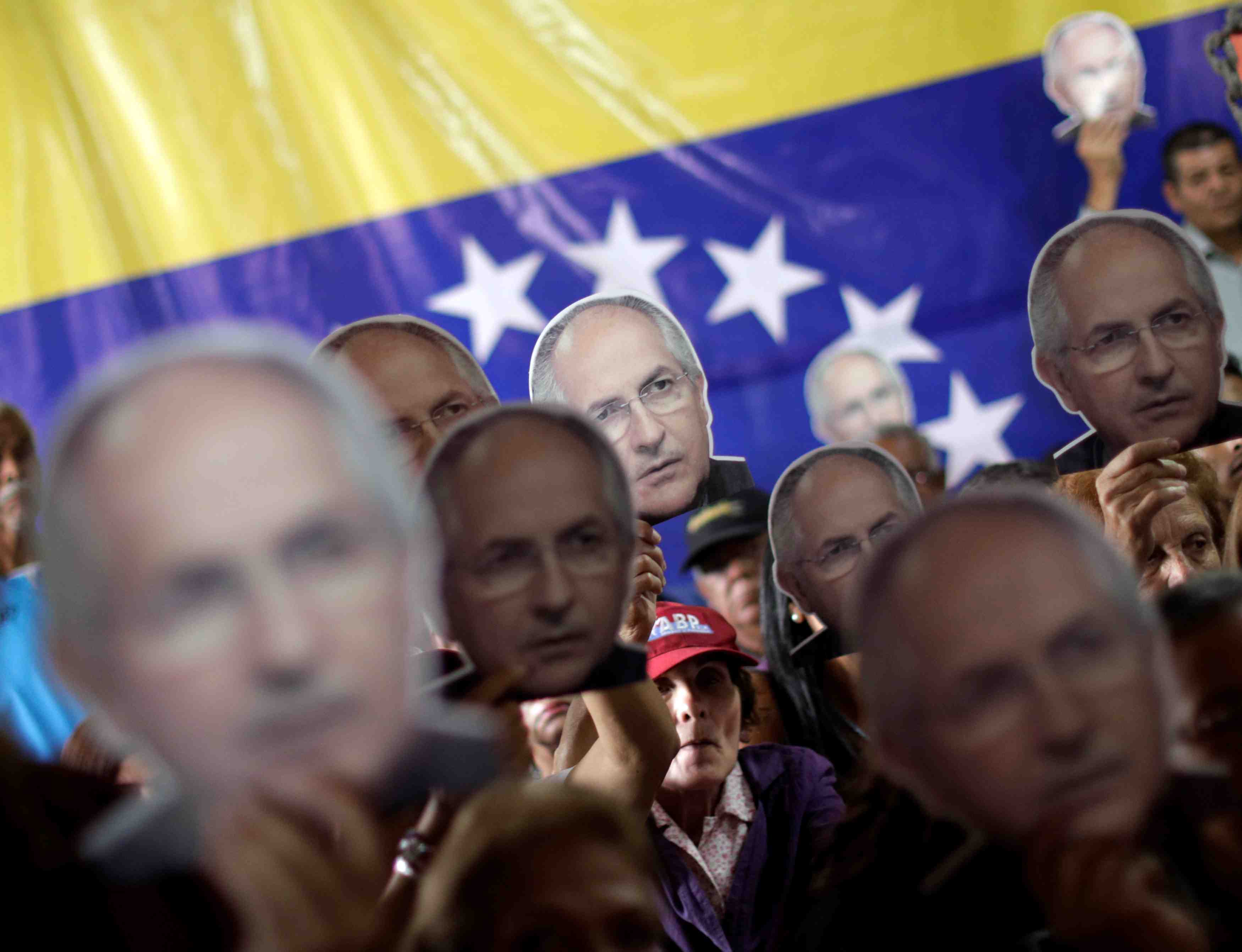 L'opposant venezuelien antonio ledezma est sorti de prison