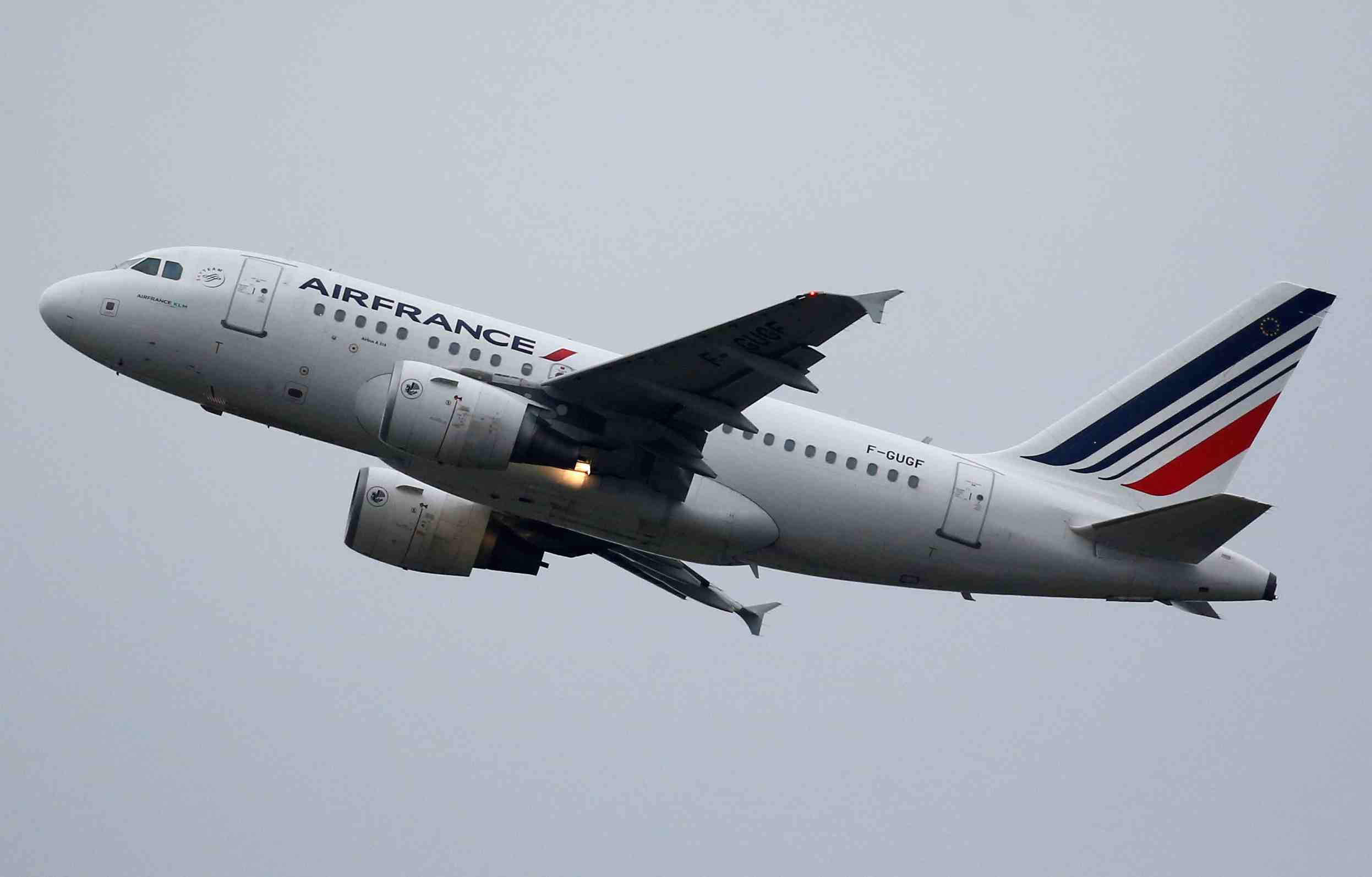 Retraites: air france prevoit d'assurer tous ses vols lundi et mardi